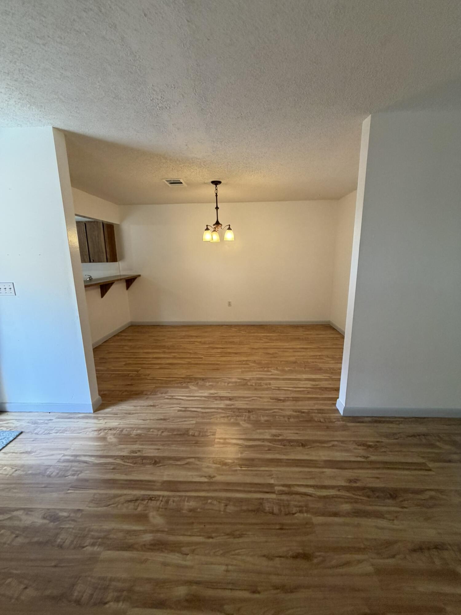OAK LAKE VILLAS - Residential Lease
