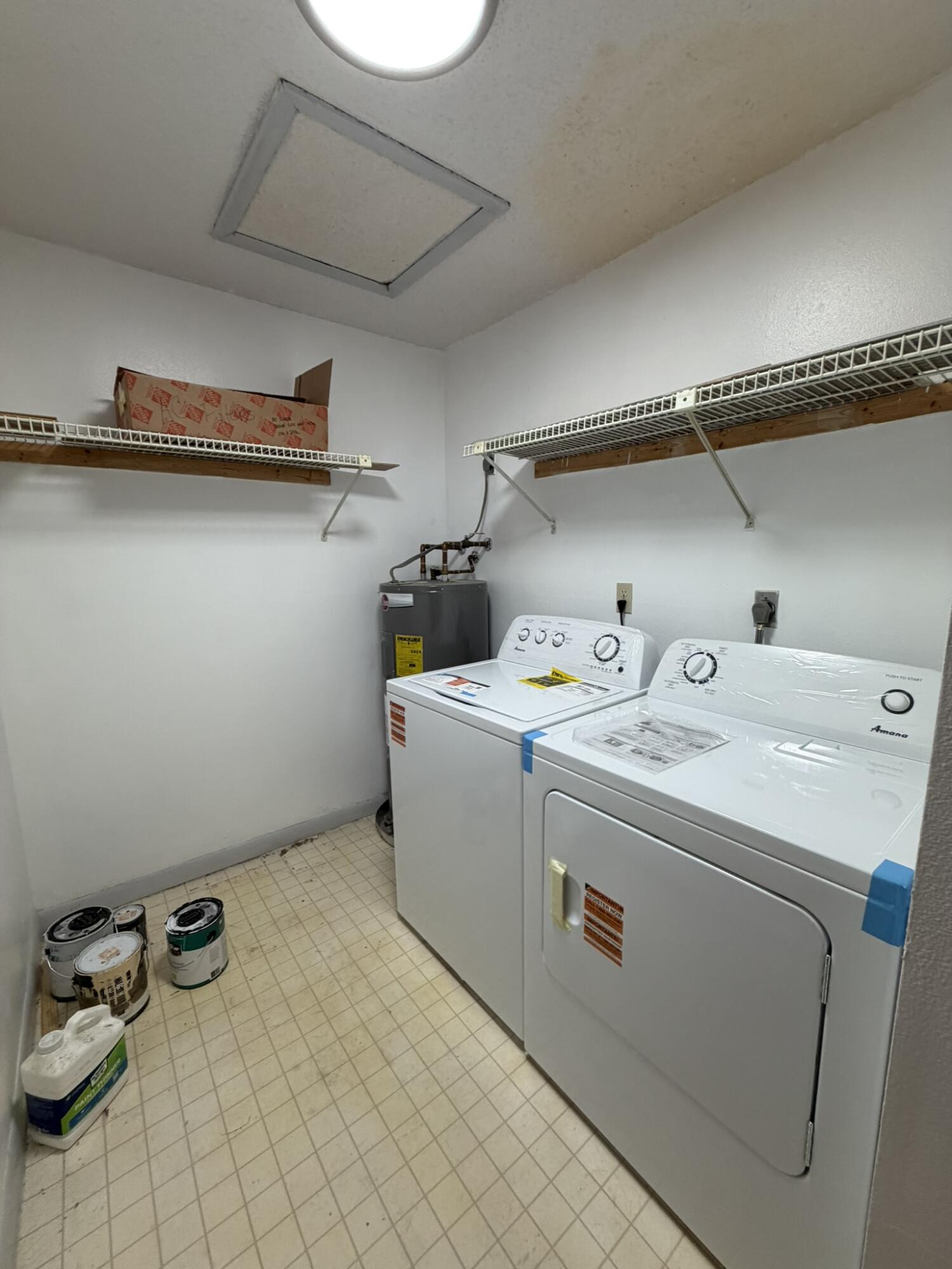 OAK LAKE VILLAS - Residential Lease