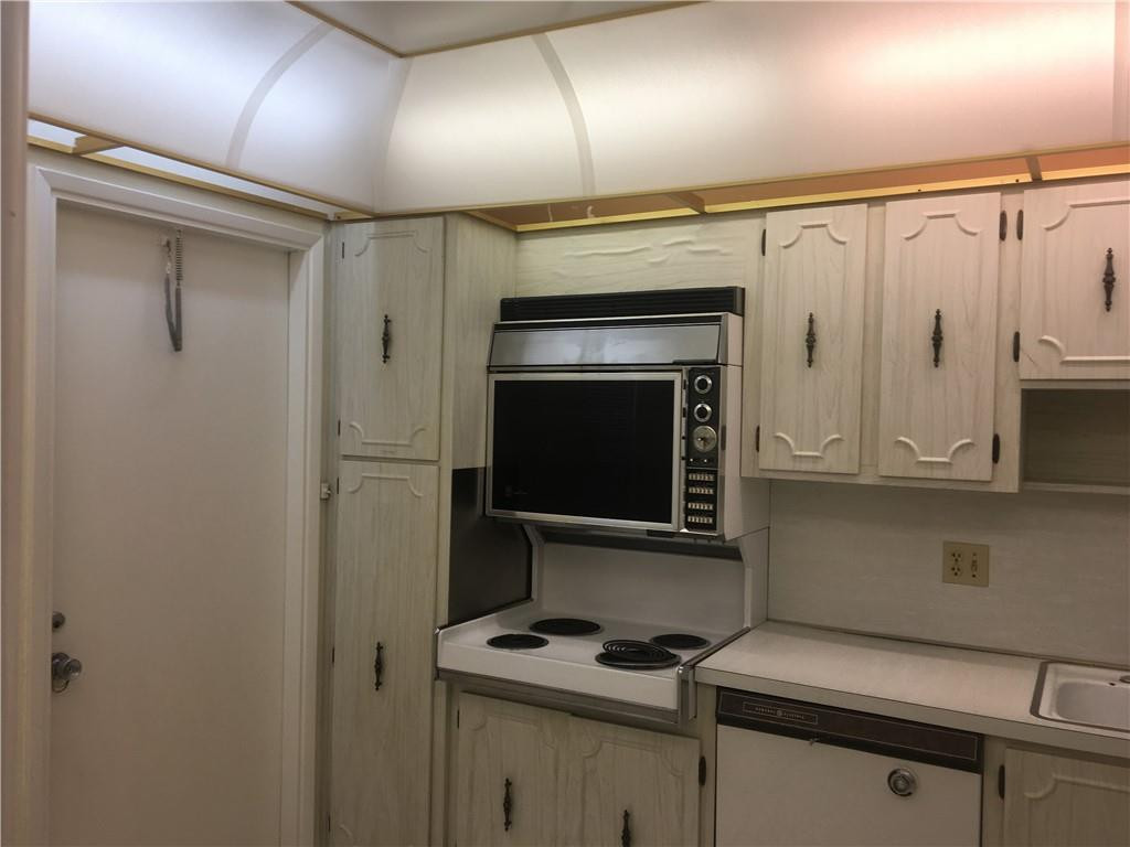 NO 30 PALM-AIRE COUNTRY CLUB - Residential Lease