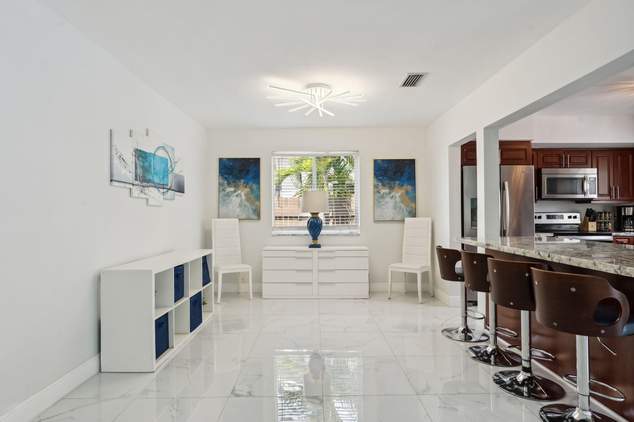 COUNTRY CLUB HOMES - Residential Lease