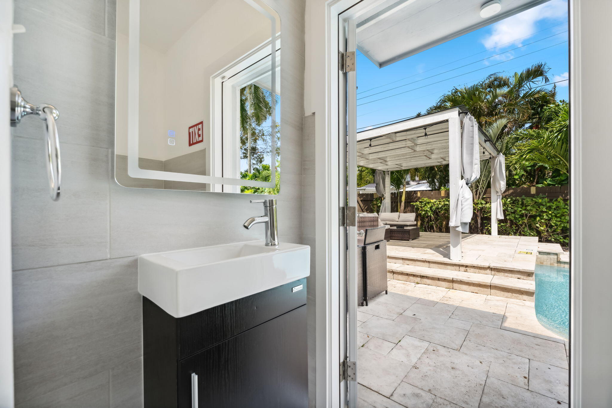 COUNTRY CLUB HOMES - Residential Lease