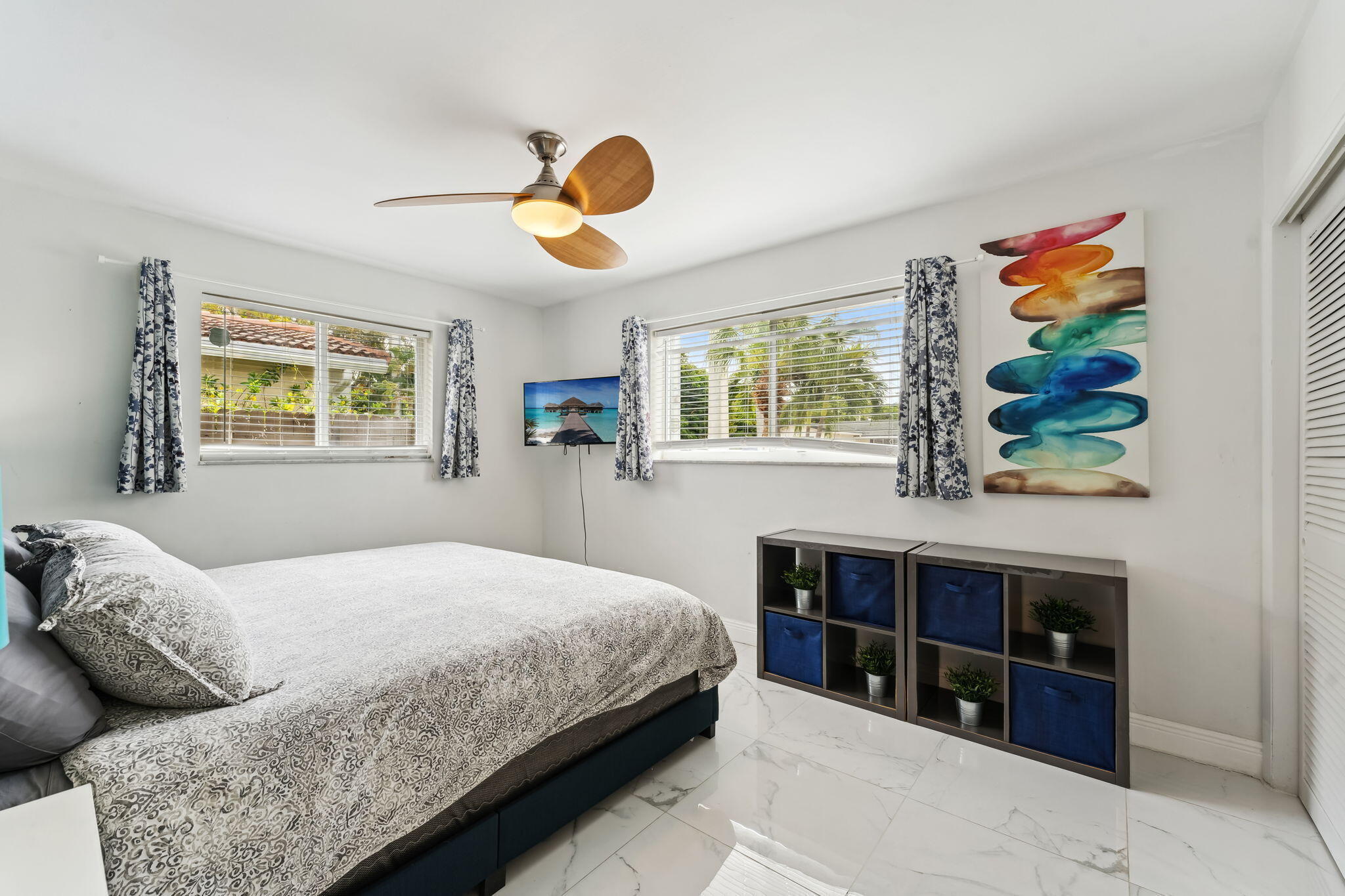 COUNTRY CLUB HOMES - Residential Lease