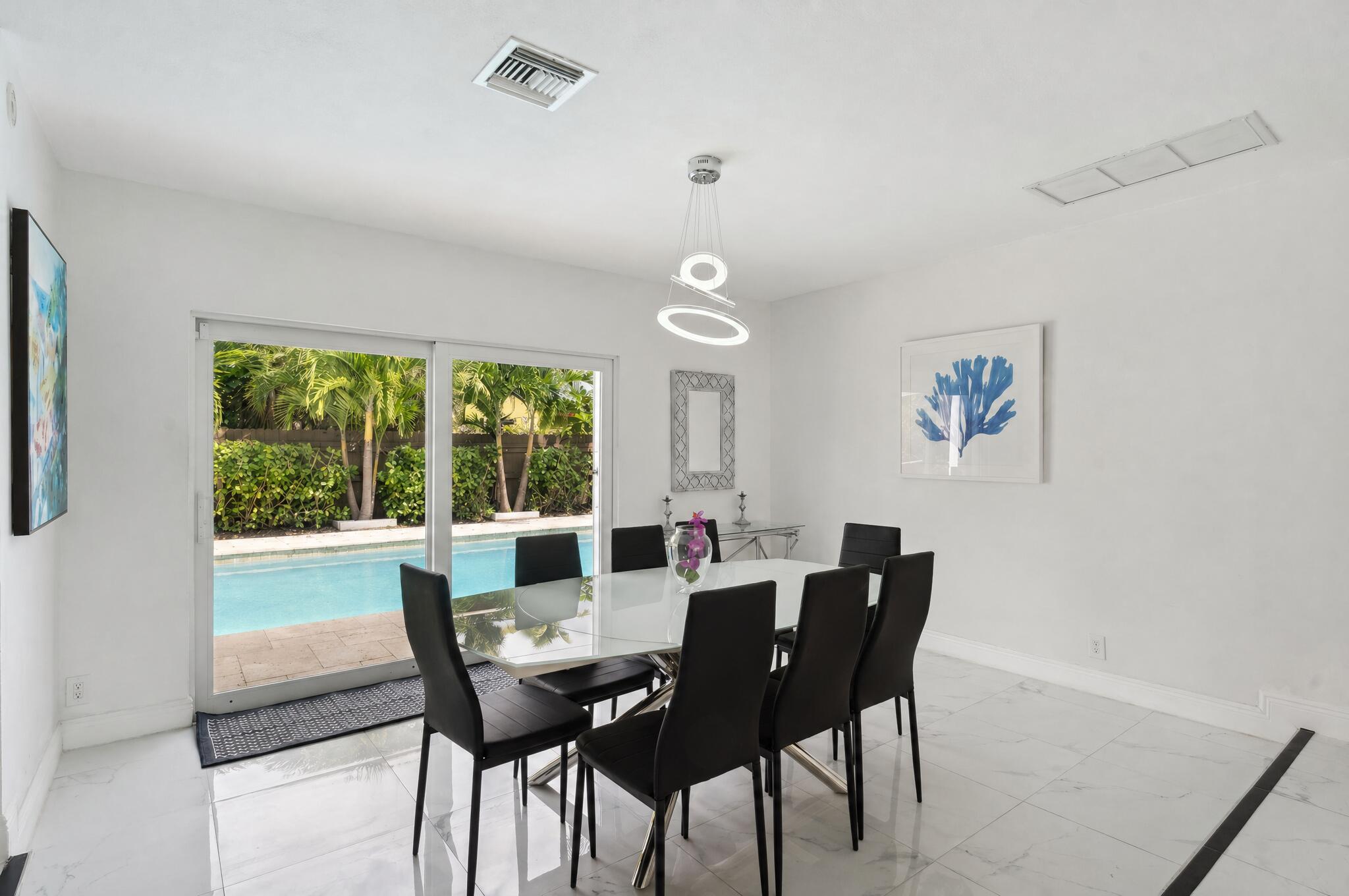 COUNTRY CLUB HOMES - Residential Lease