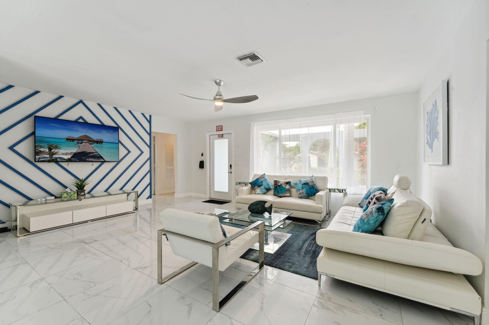 COUNTRY CLUB HOMES - Residential Lease