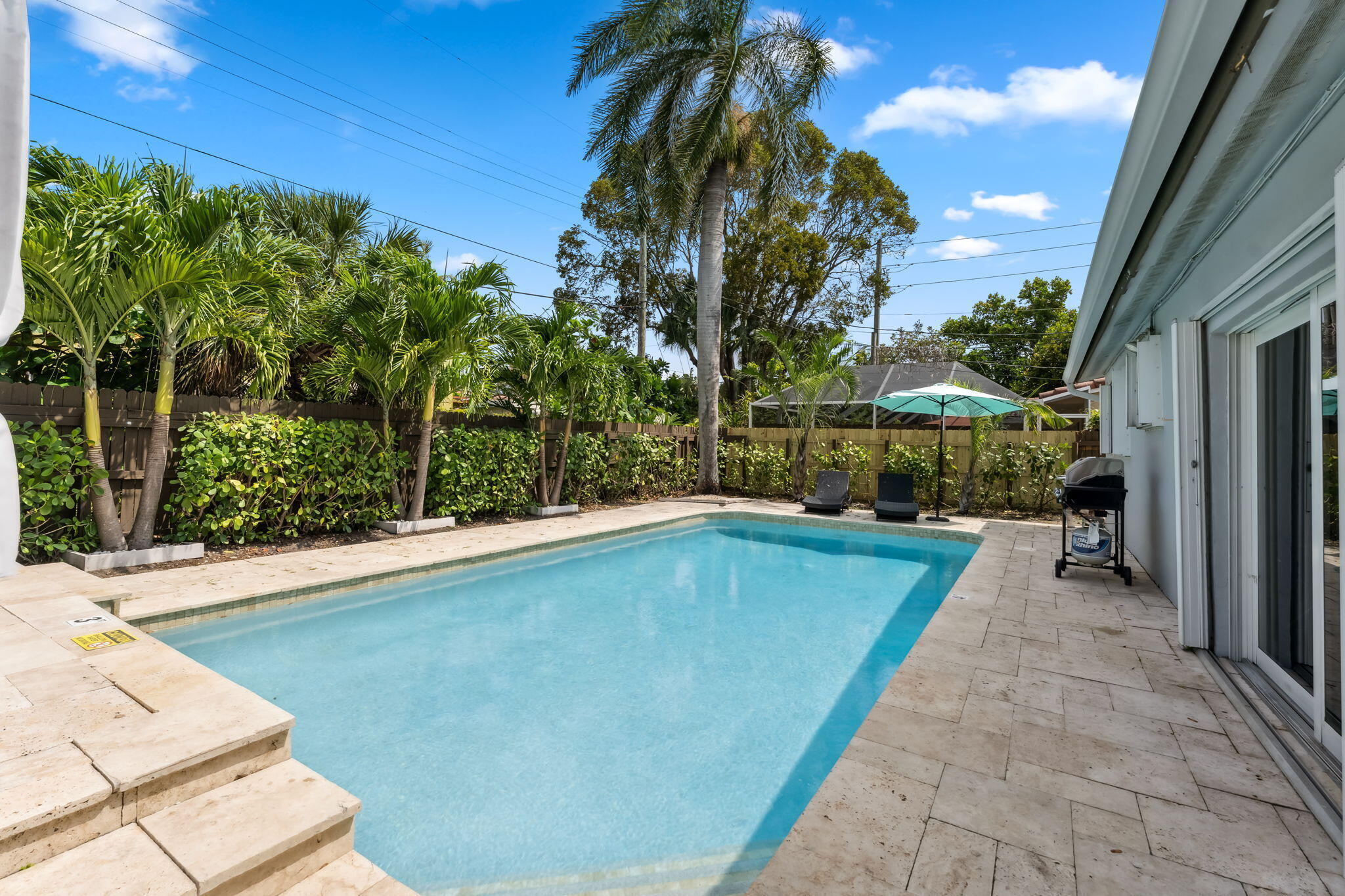 COUNTRY CLUB HOMES - Residential Lease