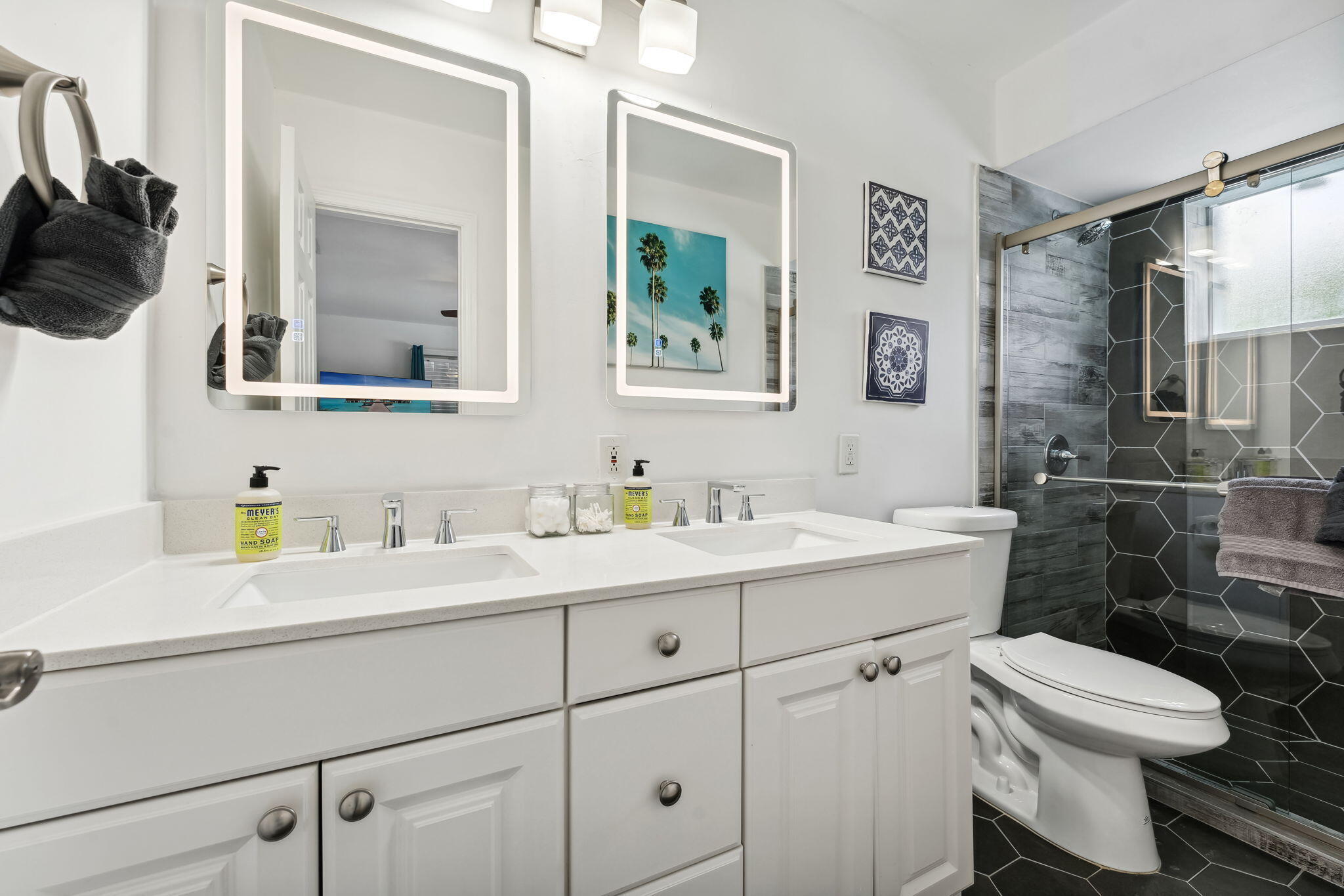 COUNTRY CLUB HOMES - Residential Lease