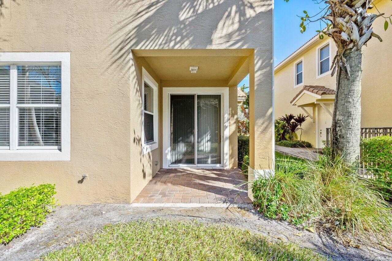 PALOMA - Residential Lease