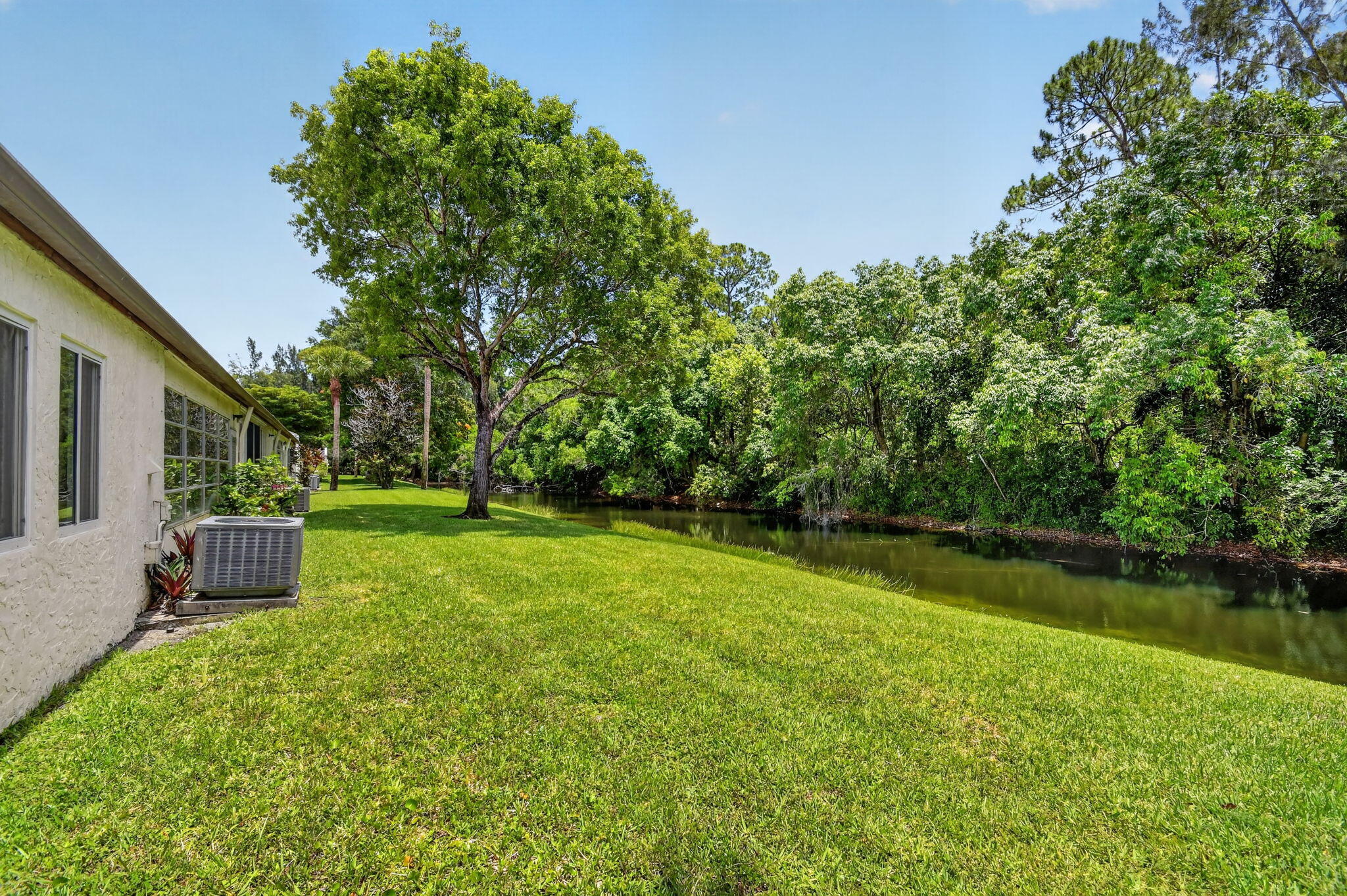 GOLDEN LAKES - Residential