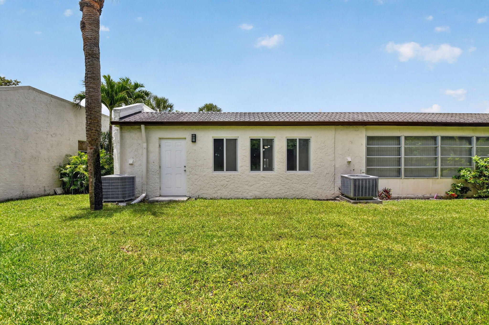 GOLDEN LAKES - Residential