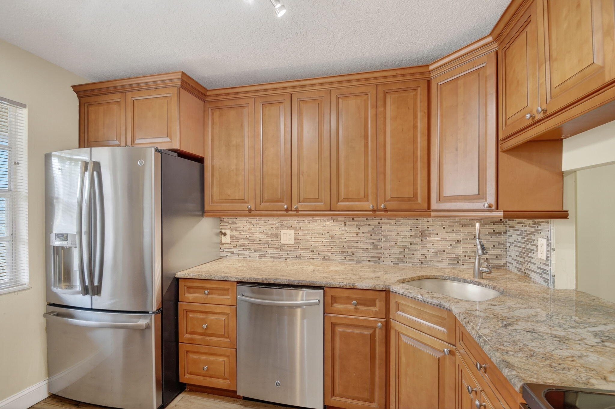 GOLDEN LAKES - Residential