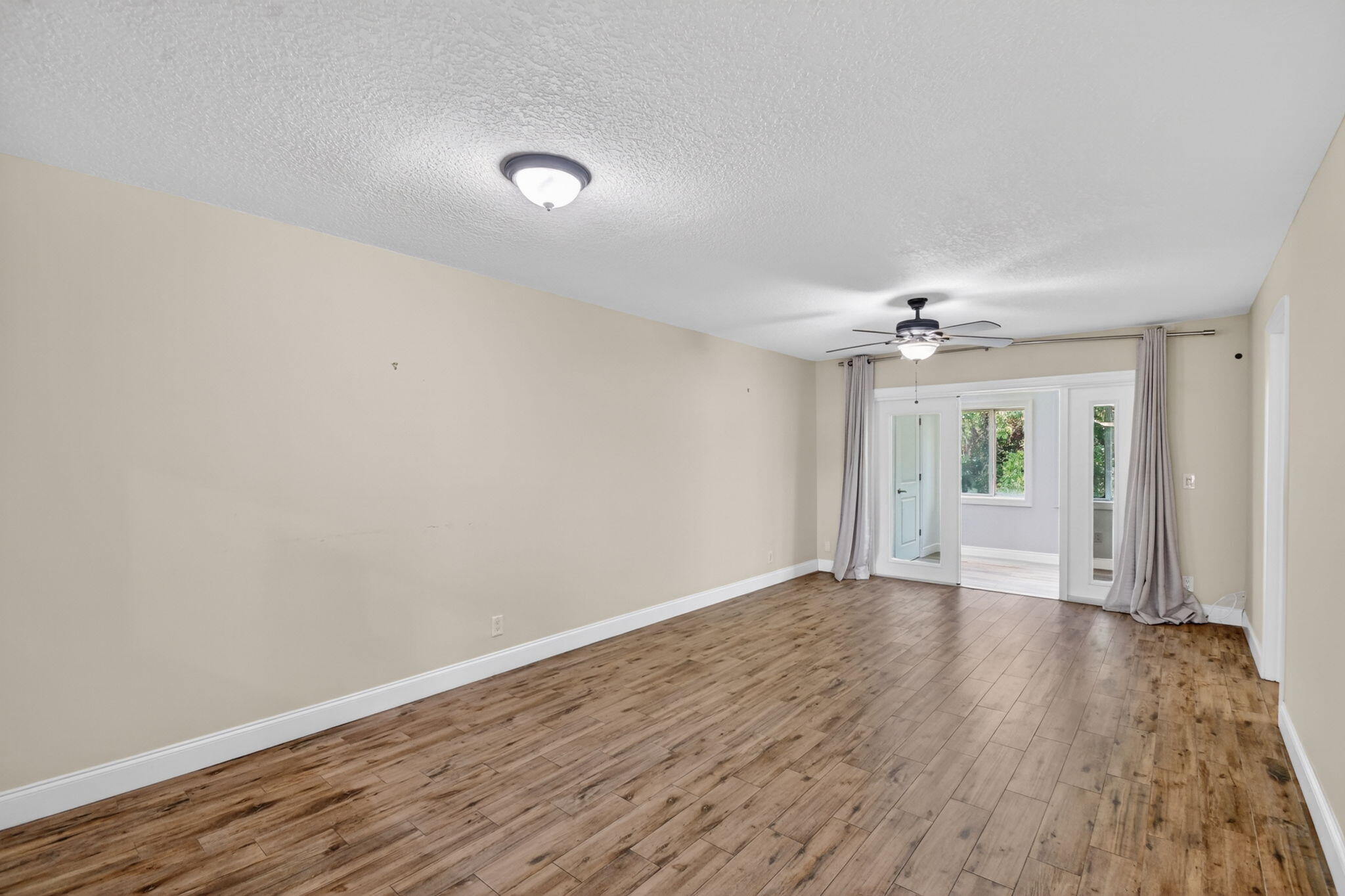 GOLDEN LAKES - Residential