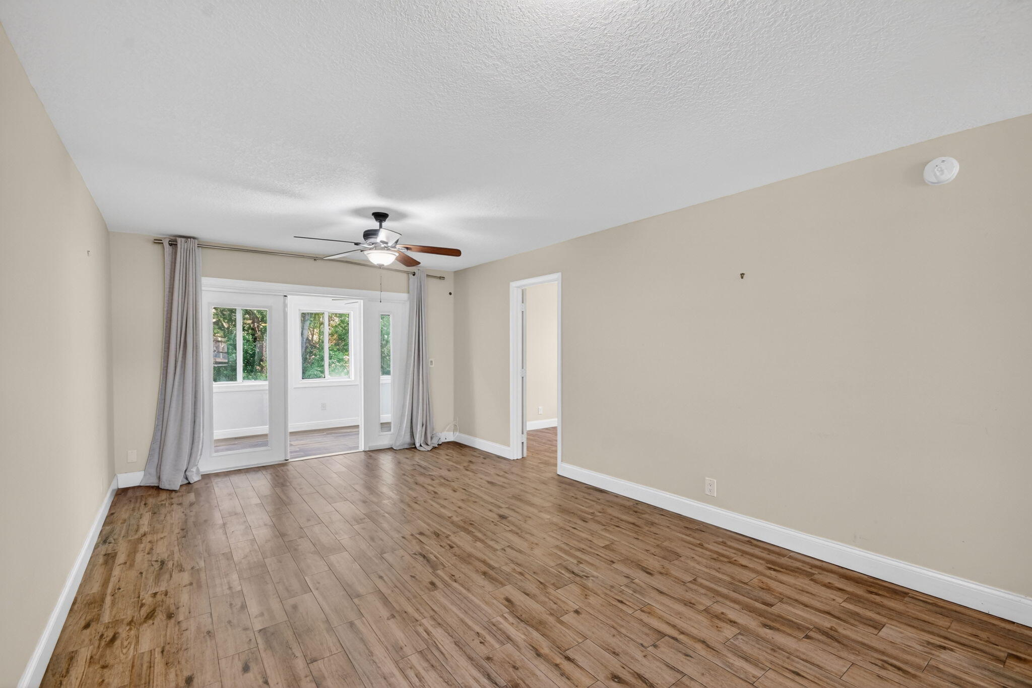 GOLDEN LAKES - Residential