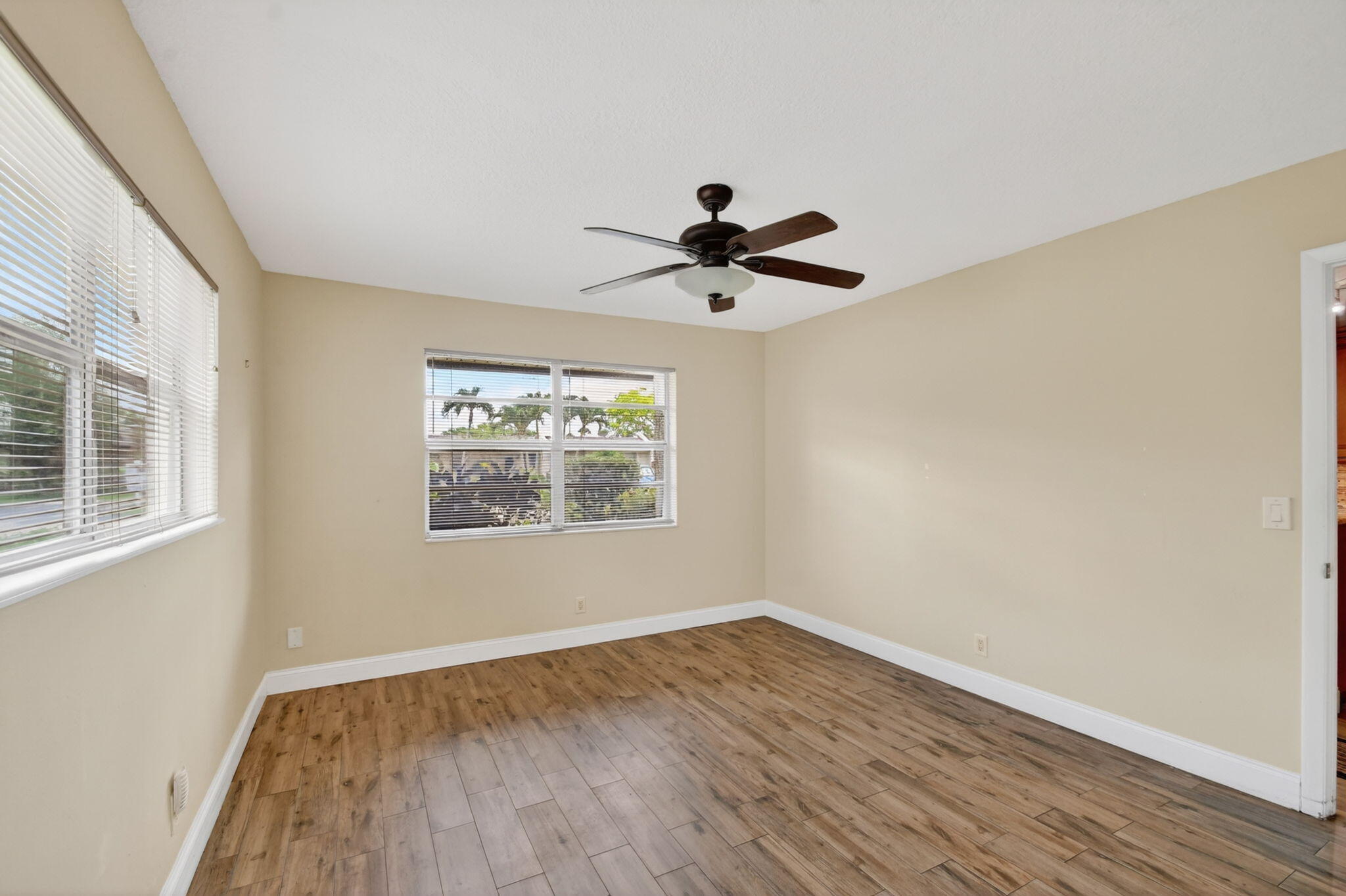 GOLDEN LAKES - Residential