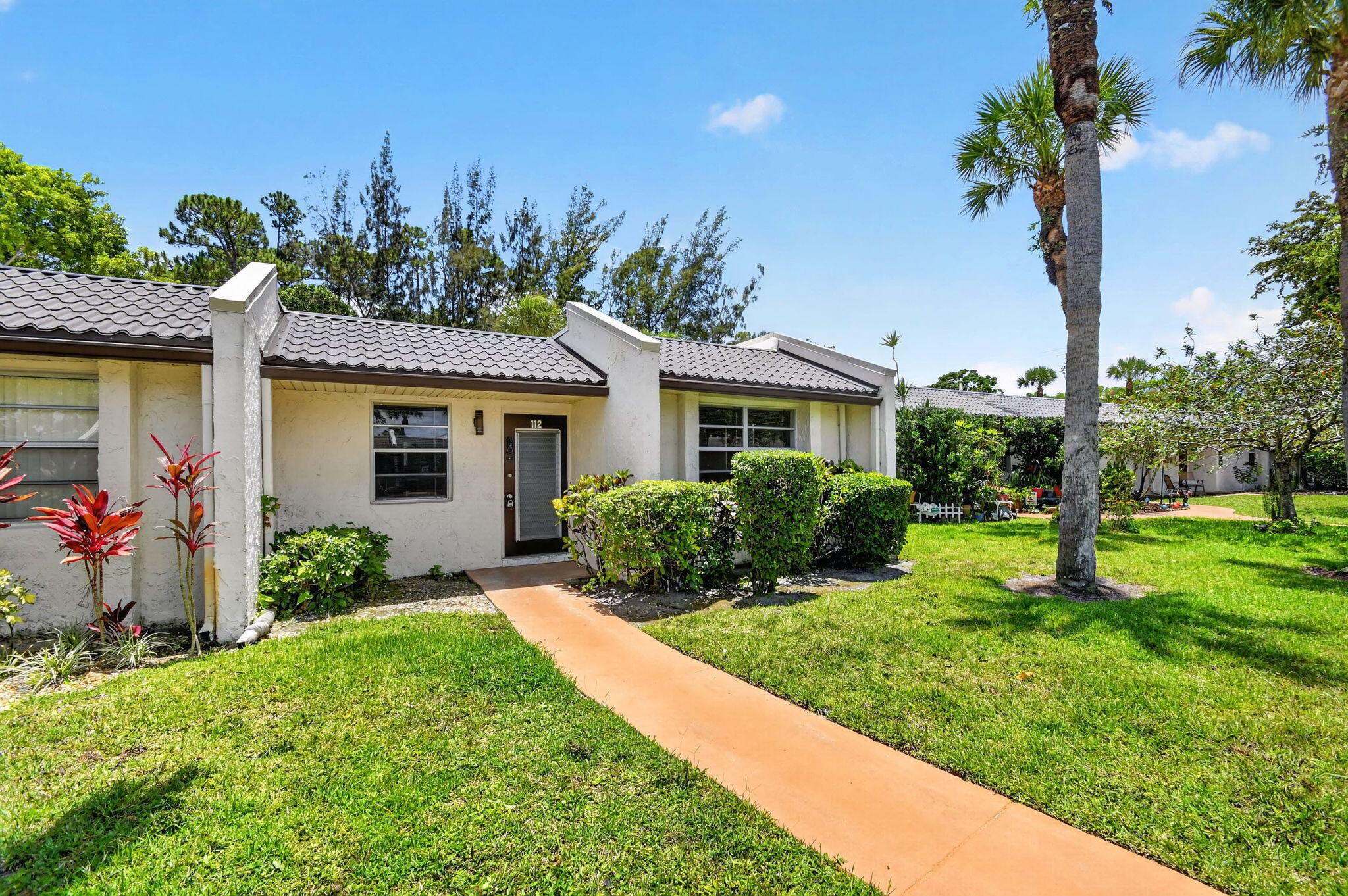 GOLDEN LAKES - Residential