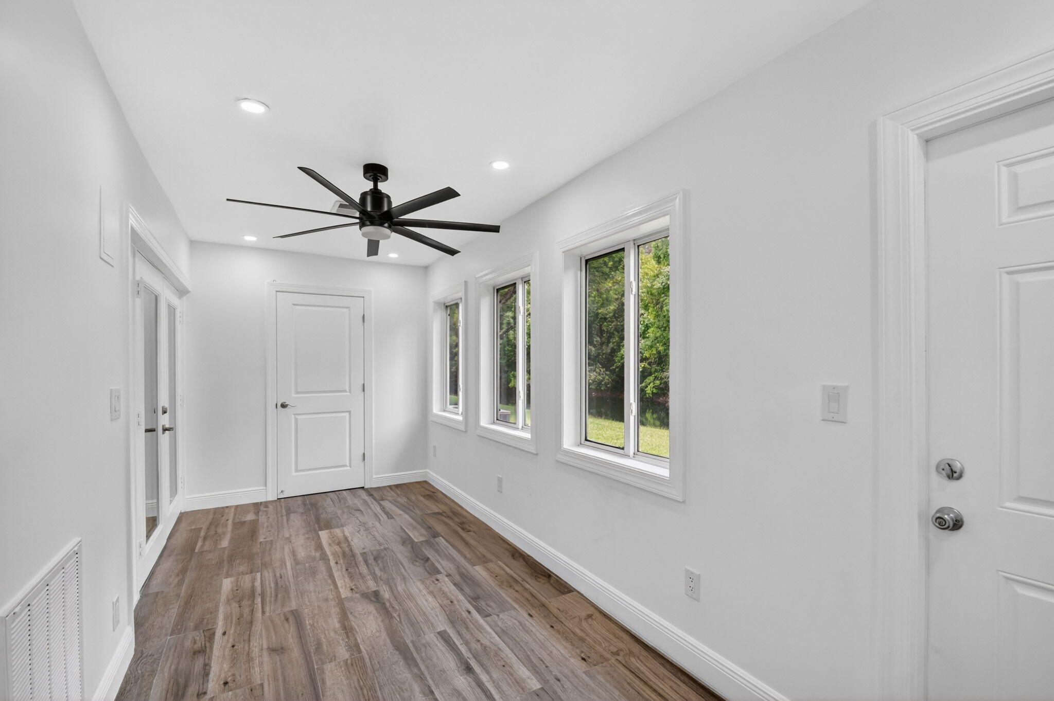 GOLDEN LAKES - Residential
