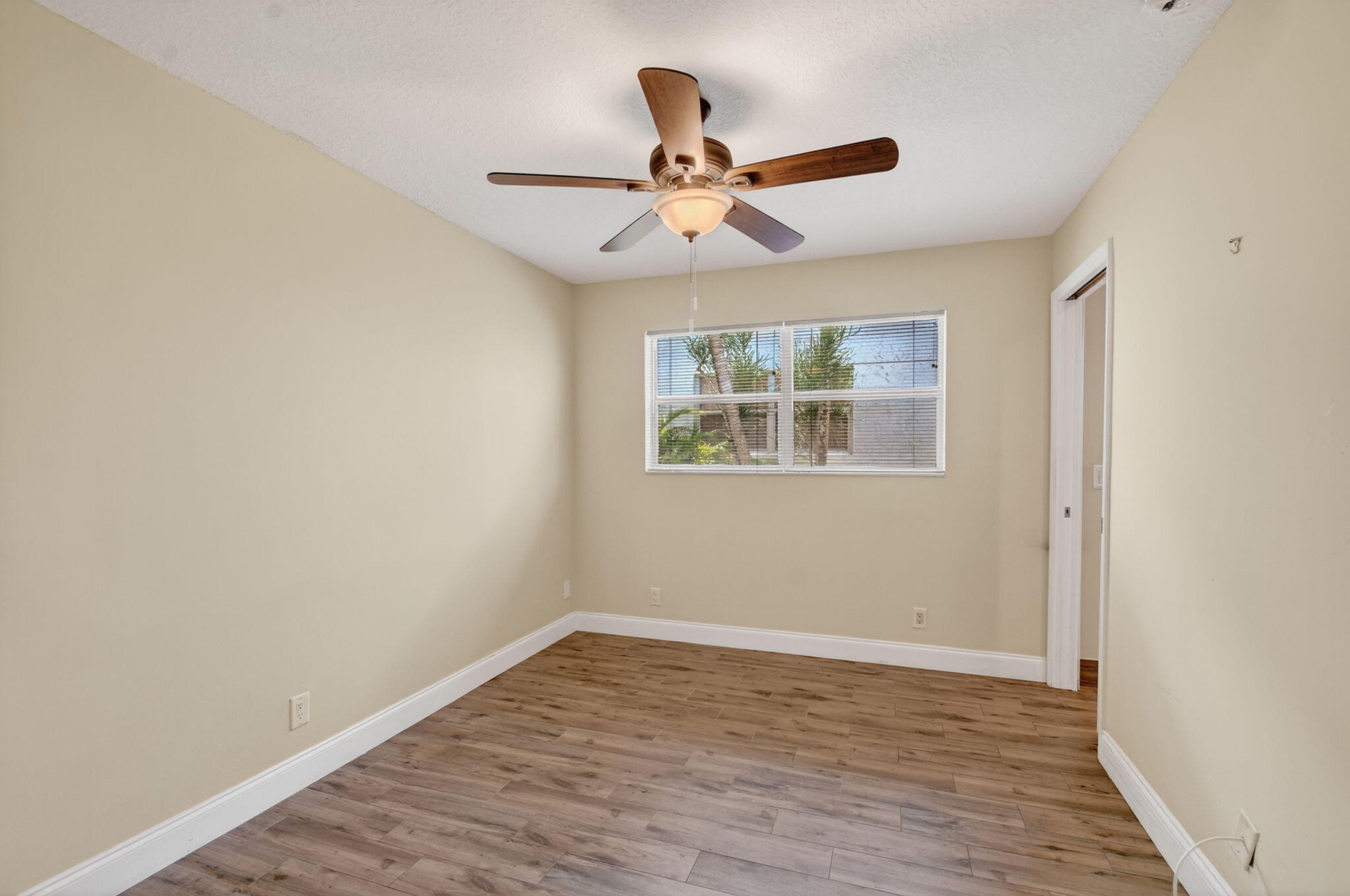 GOLDEN LAKES - Residential