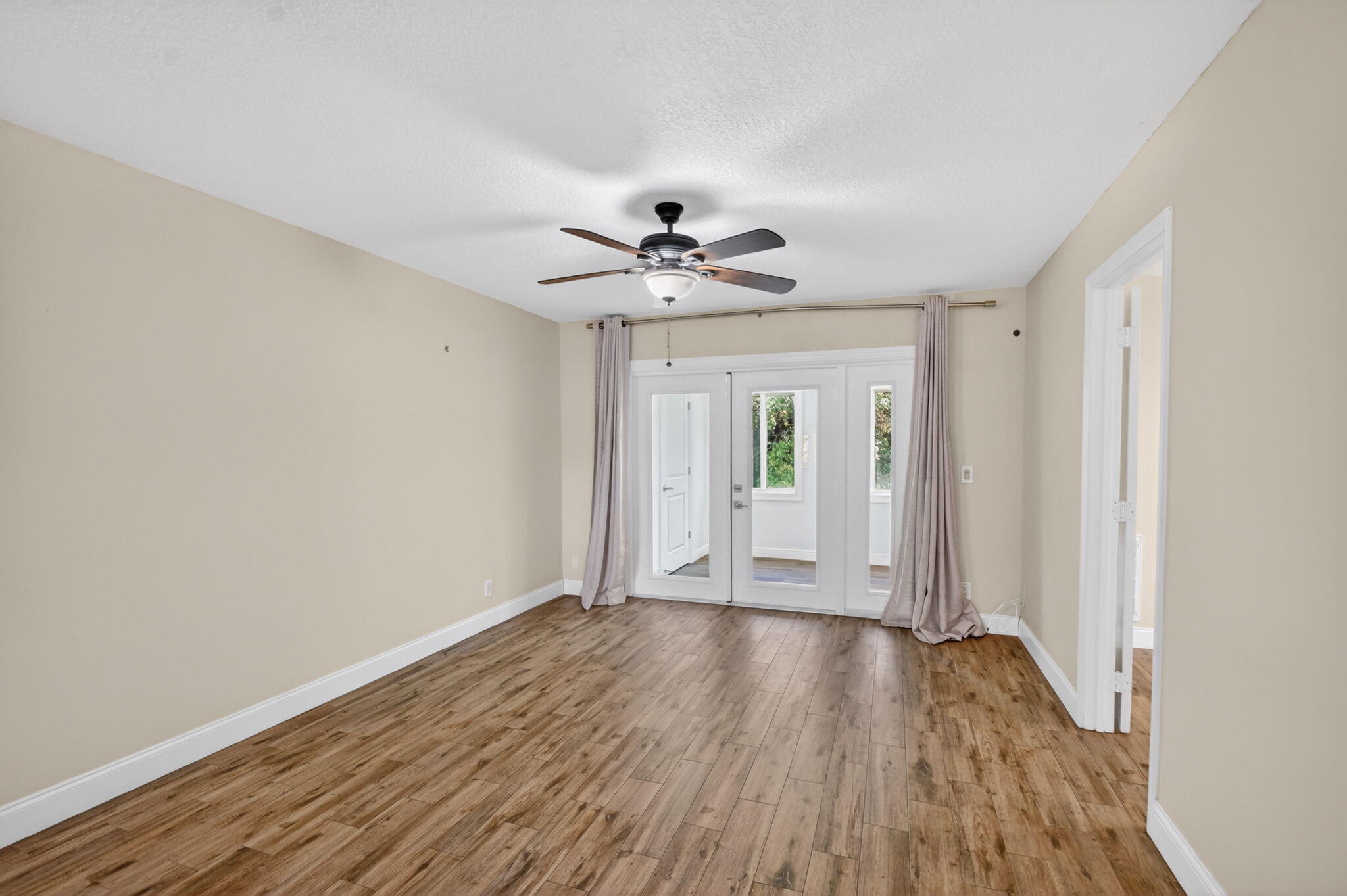 GOLDEN LAKES - Residential