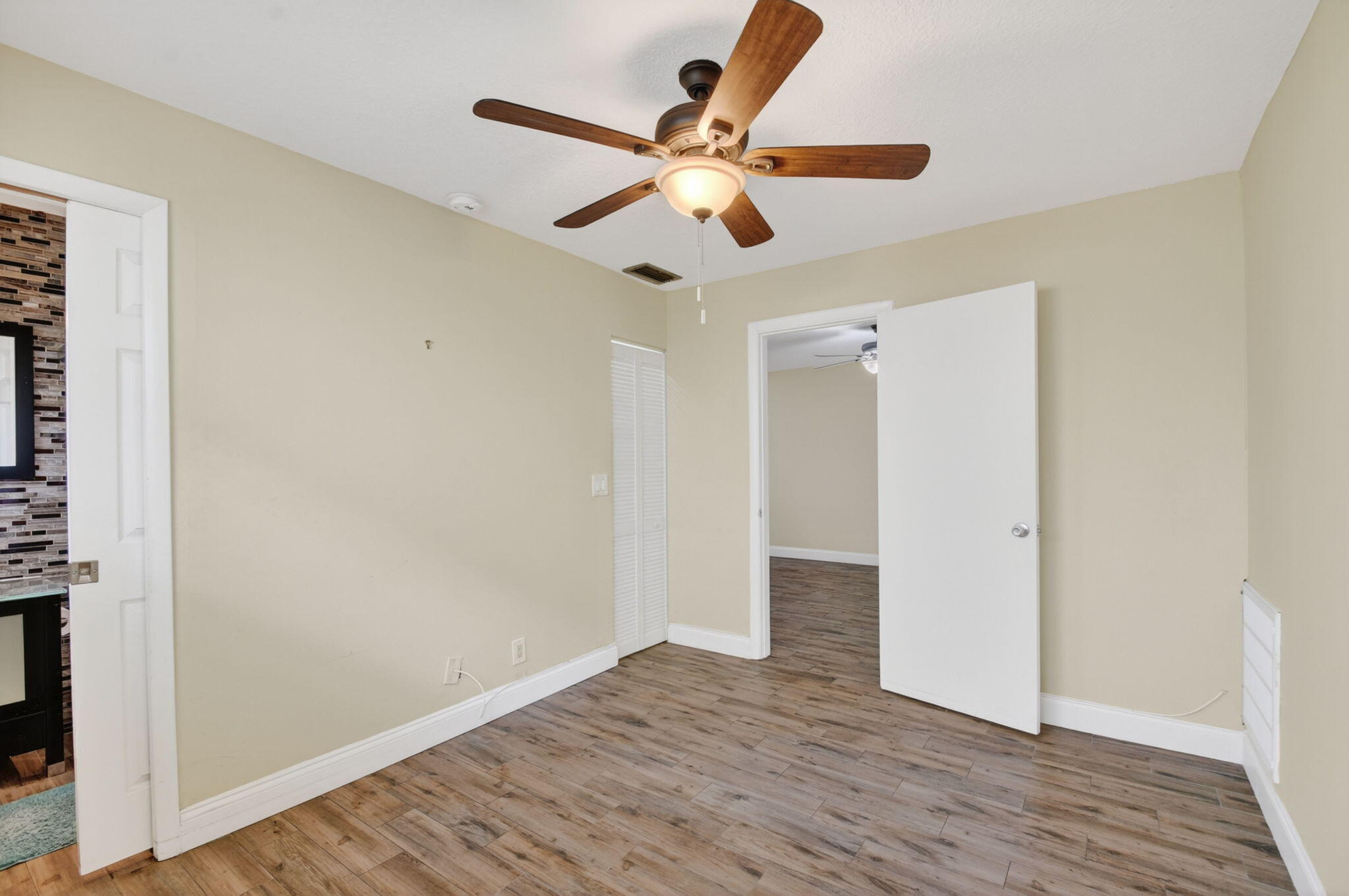 GOLDEN LAKES - Residential