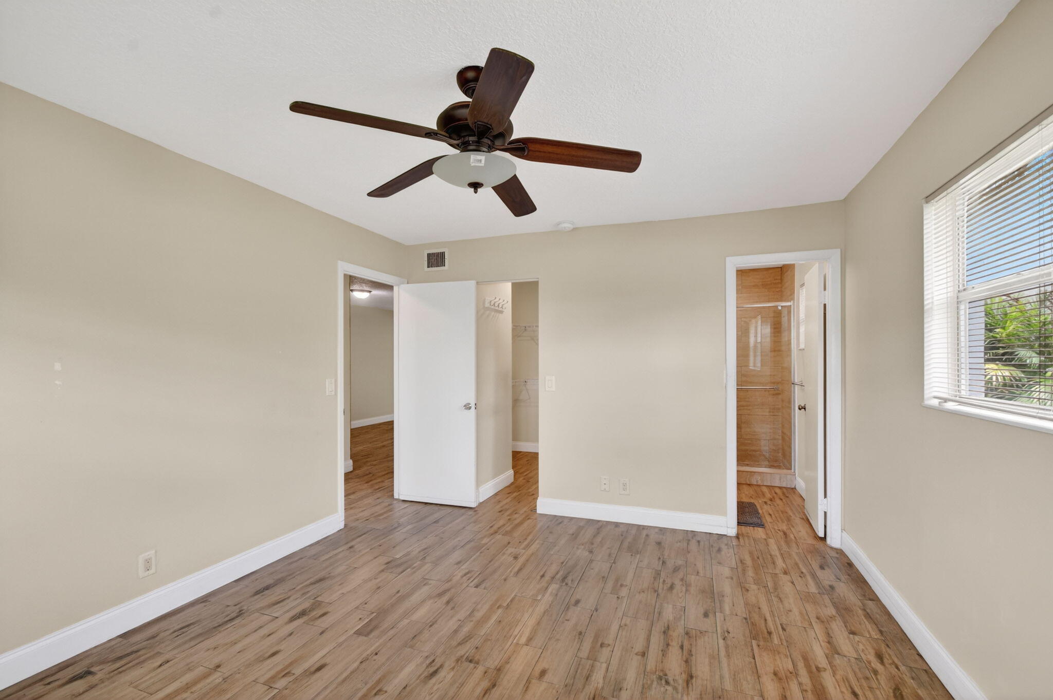 GOLDEN LAKES - Residential