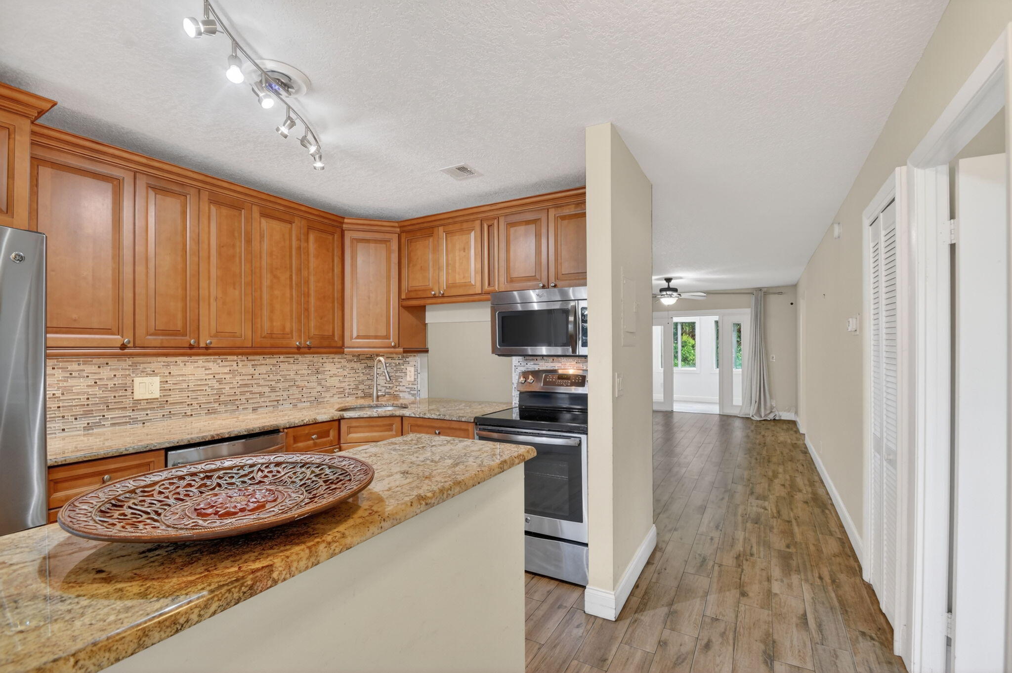 GOLDEN LAKES - Residential