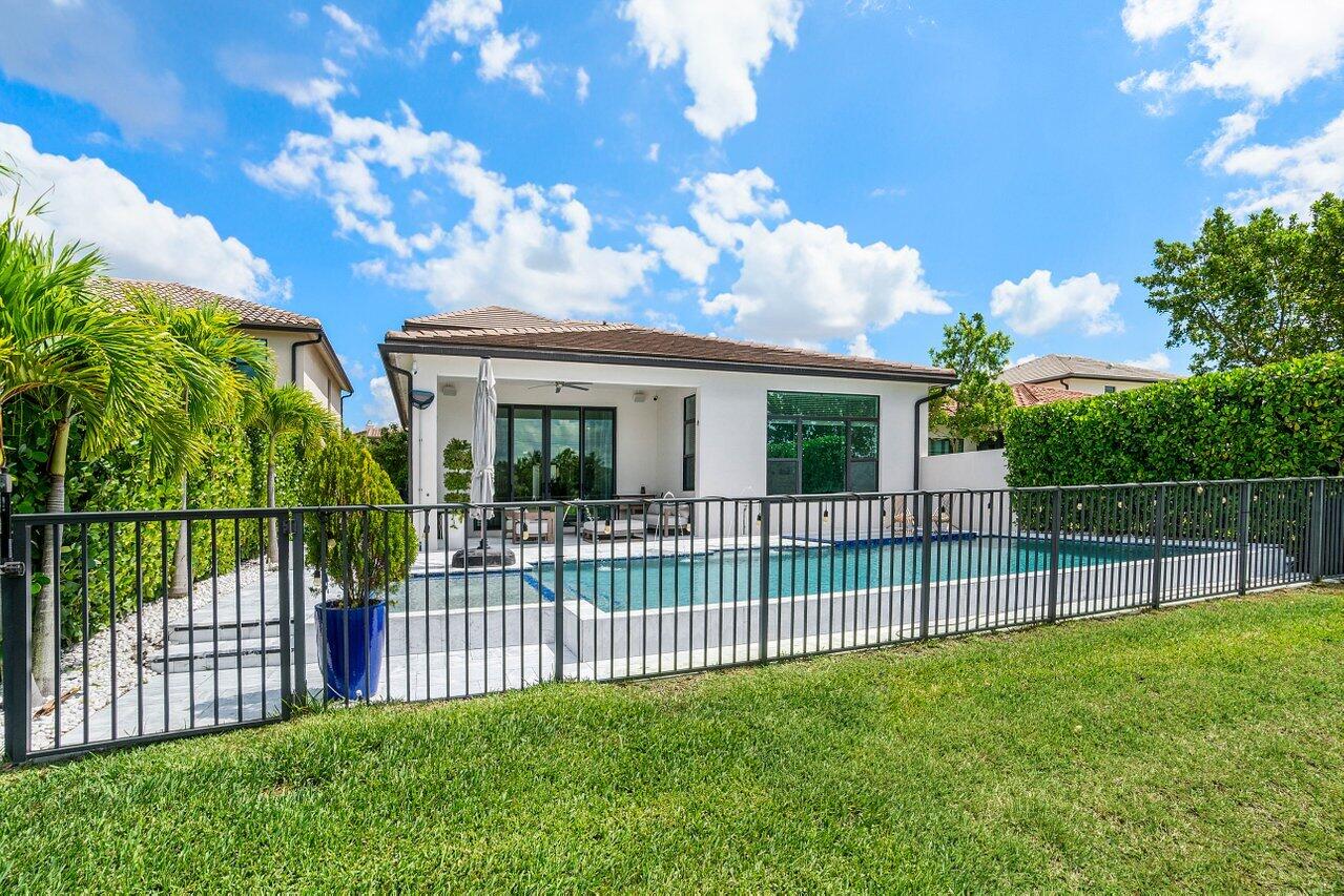 PALM MEADOWS ESTATES - Residential Lease