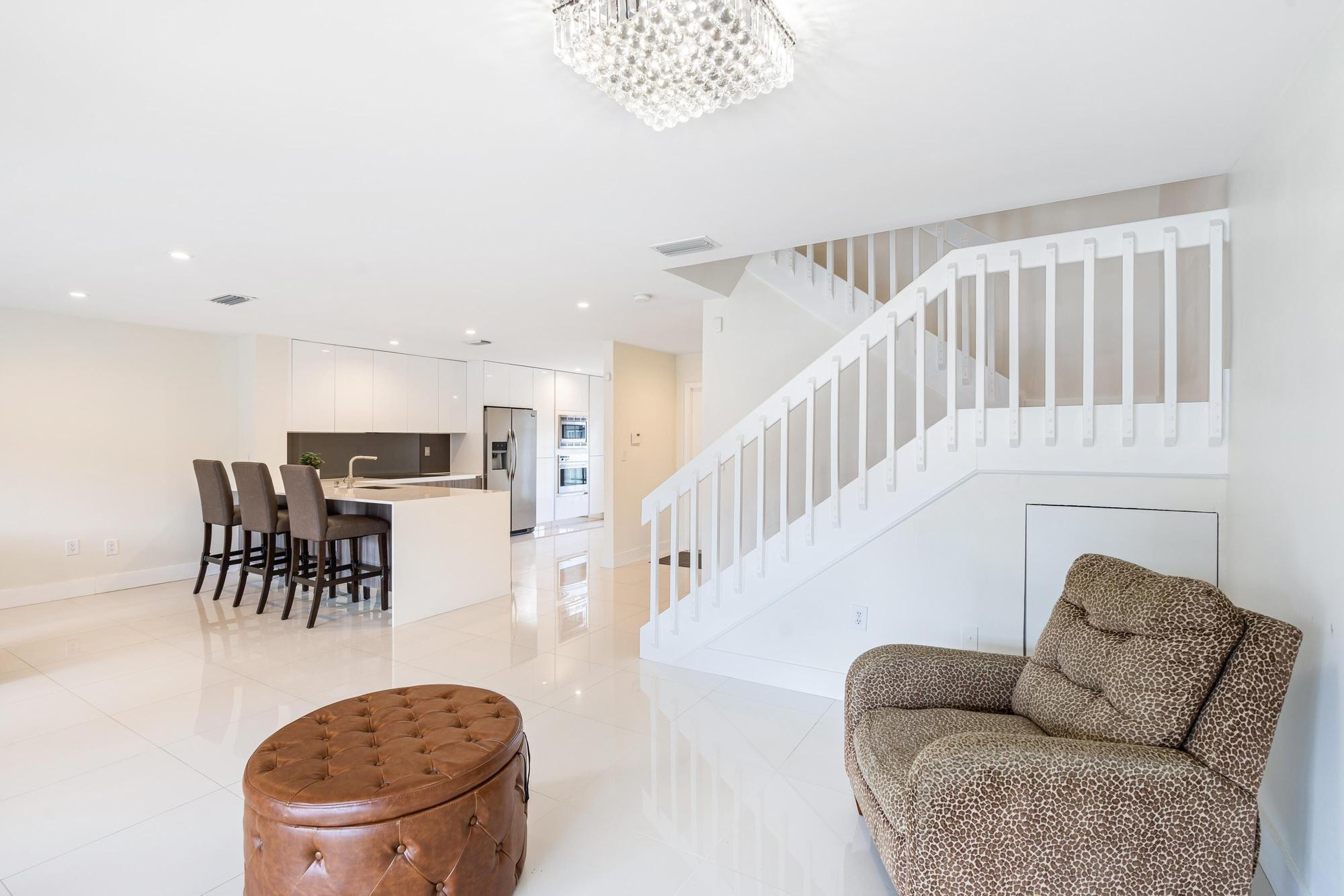 La Jolla West - Residential Lease