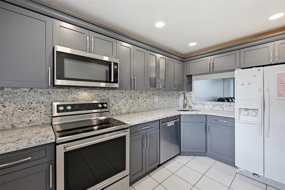 RARELY AVAILABLE 3BED, 2BATH - Lower level, CORNER unit with over 1200 sqft of space, Large screened in balcony, with washer and dryer located in a separate laundry room off the balcony. LARGE BEDROOMS - Easy access to major highways and airports. NO SPECIAL ASESSMENTS - NO RENTING ALLOWED - The complex features a pool, clubhouse, BBQ area, and tennis court. Great location, conveniently location close to shopping, restaurants. All-age community! Owner occupied.