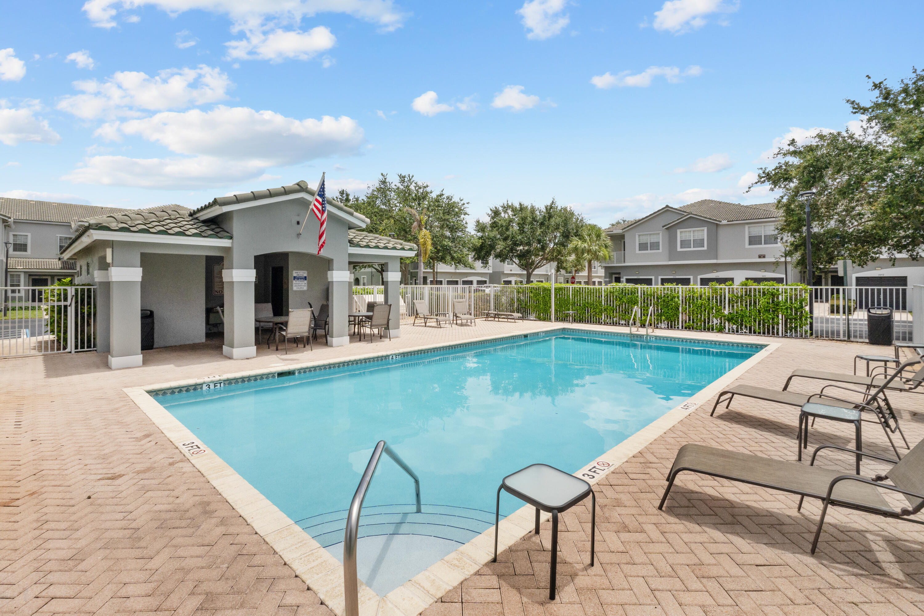 MAGNOLIA BAY CONDOMIMIUM - Residential