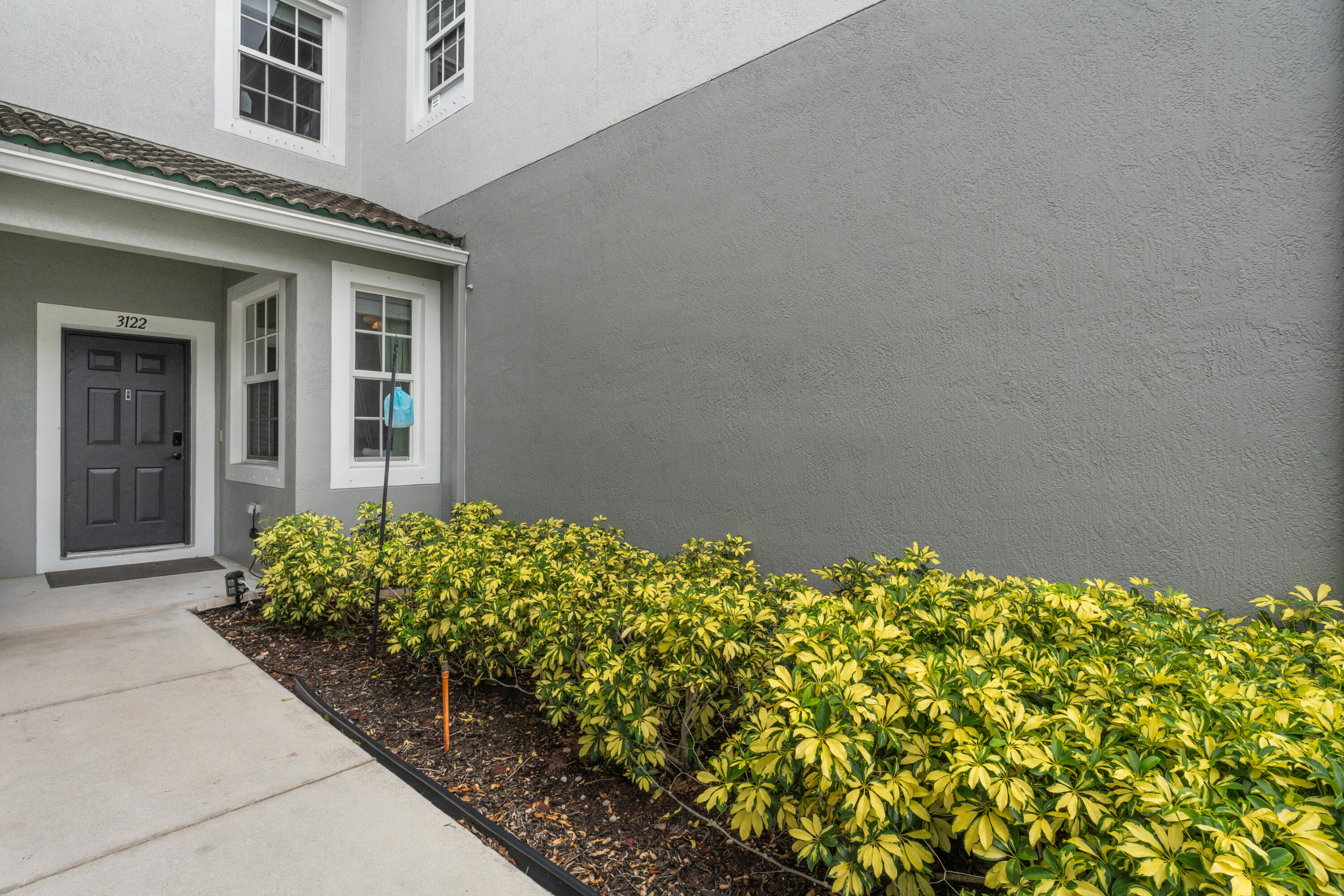 MAGNOLIA BAY CONDOMIMIUM - Residential