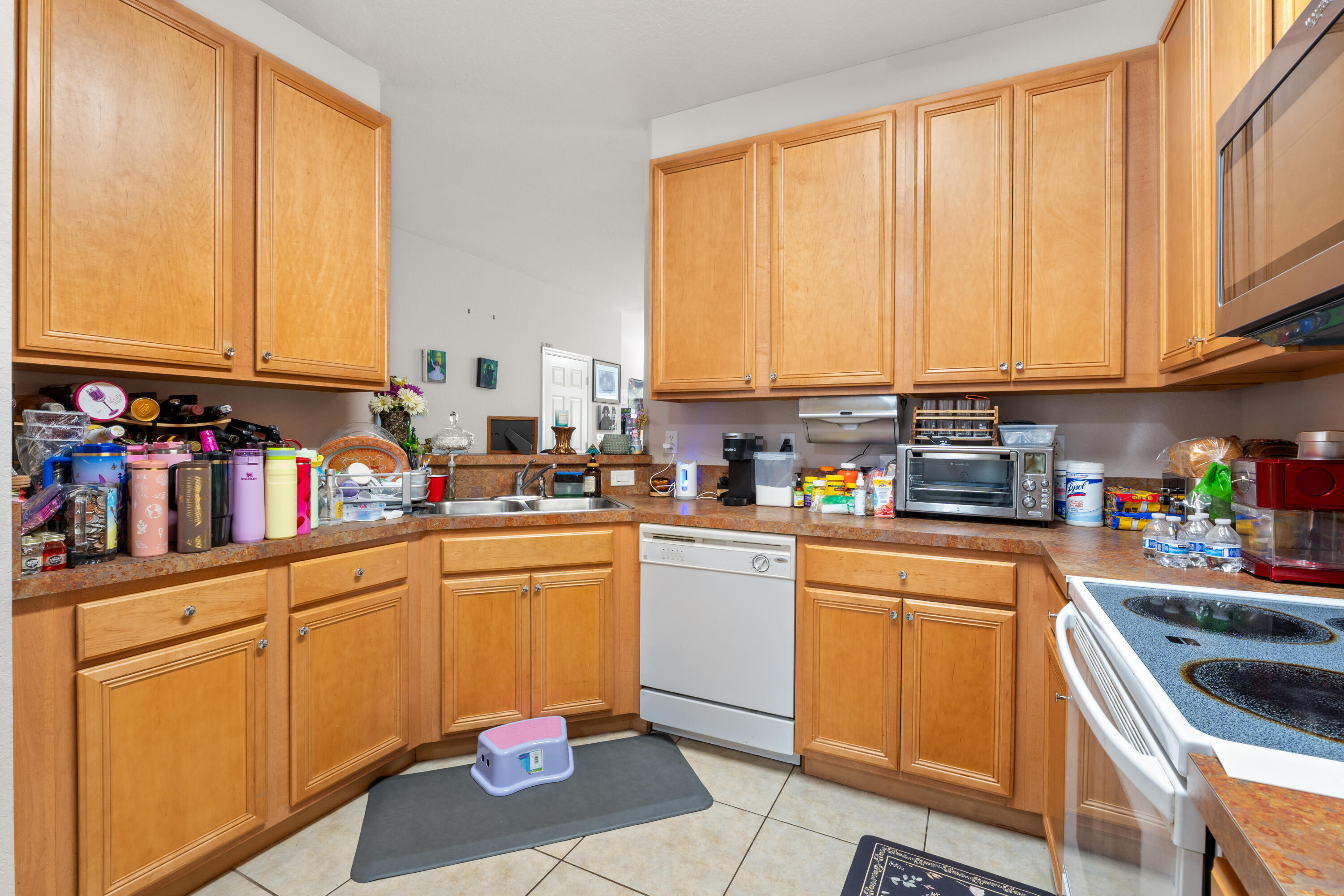 MAGNOLIA BAY CONDOMIMIUM - Residential