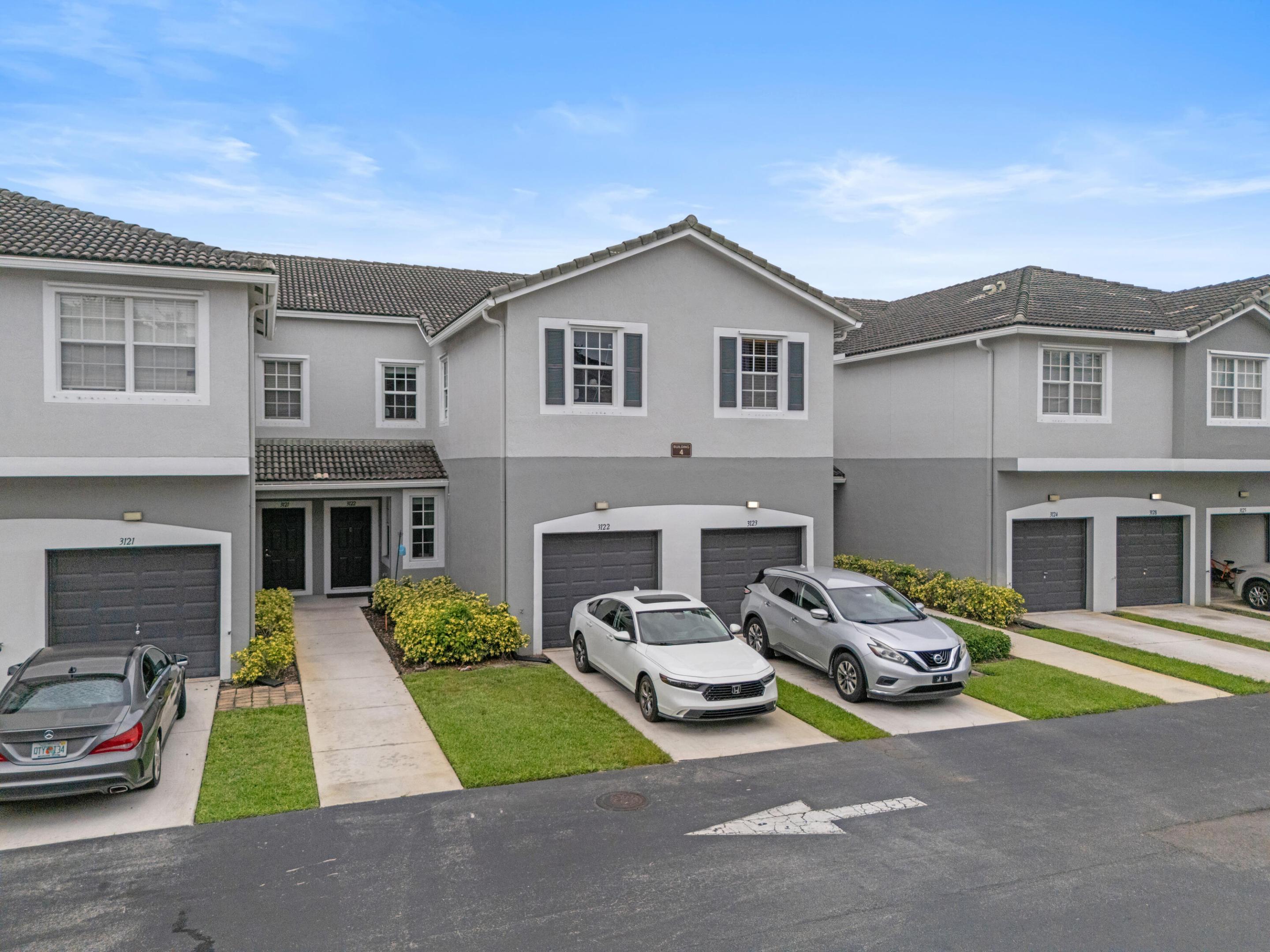 MAGNOLIA BAY CONDOMIMIUM - Residential
