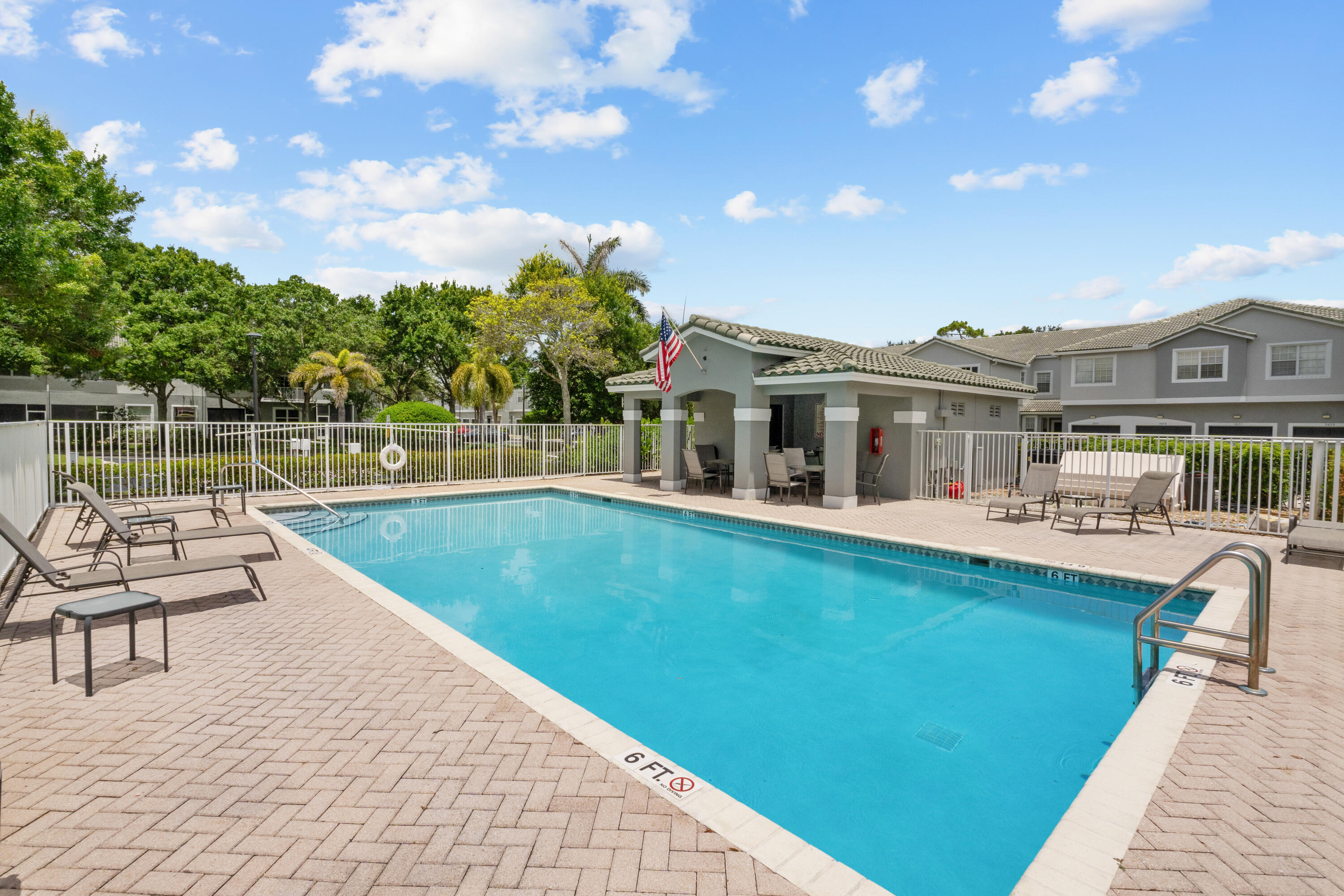MAGNOLIA BAY CONDOMIMIUM - Residential