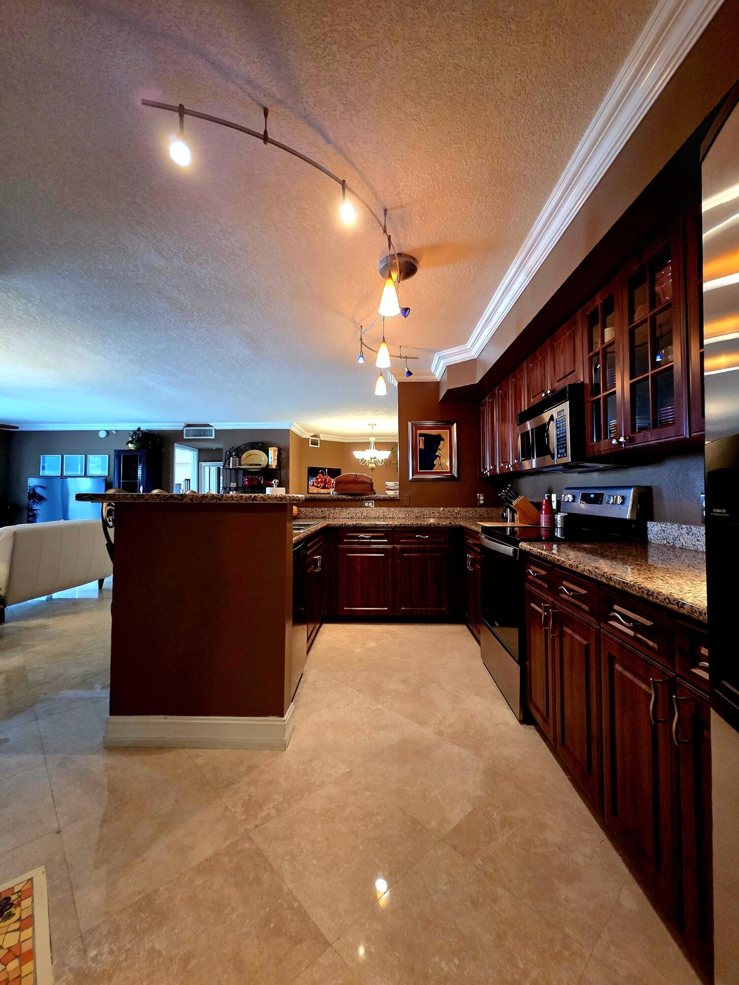 HIGHLAND BEACH CLUB CONDO - Residential