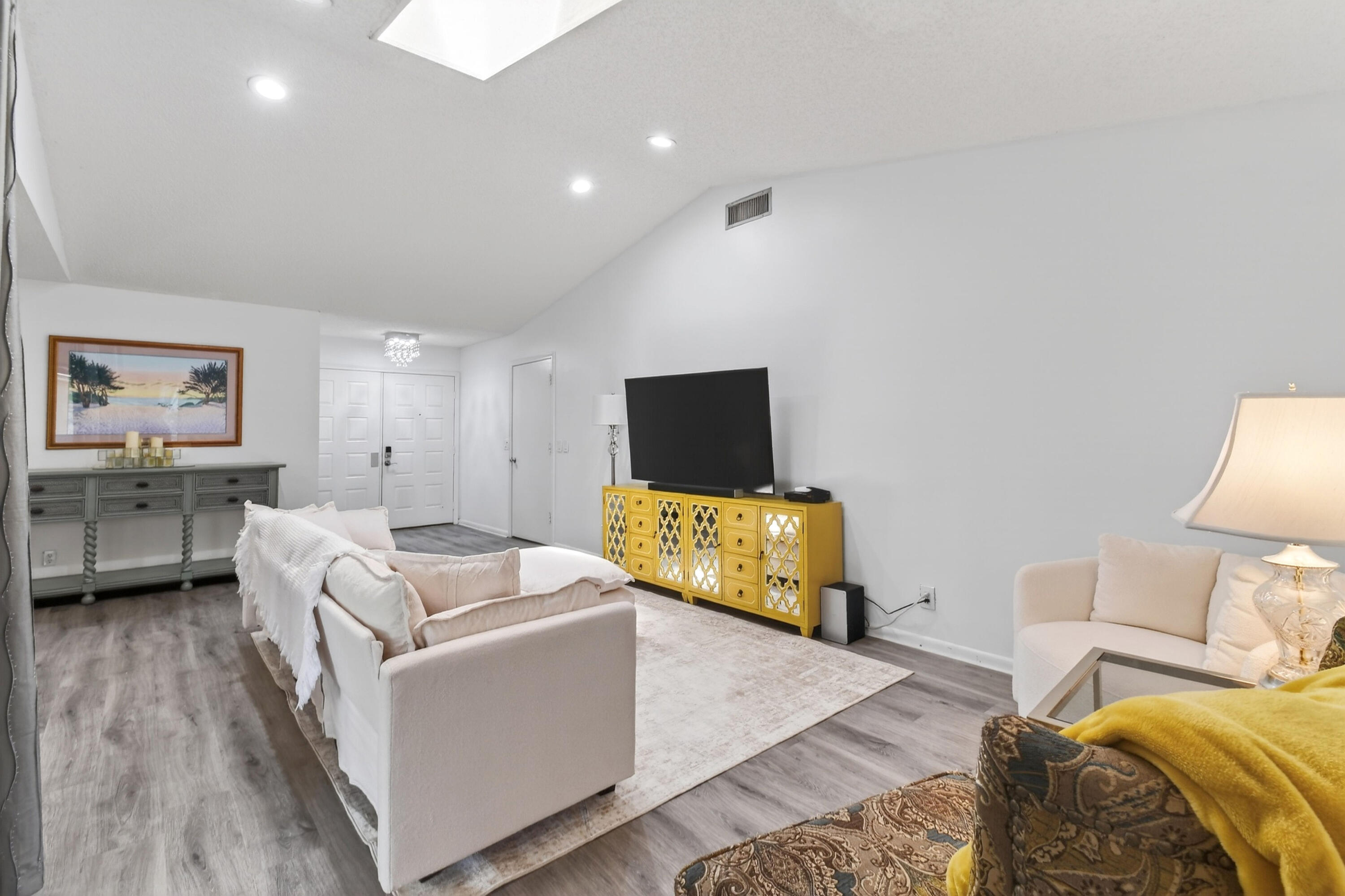 EASTPOINTE SUB 9 - Residential Lease