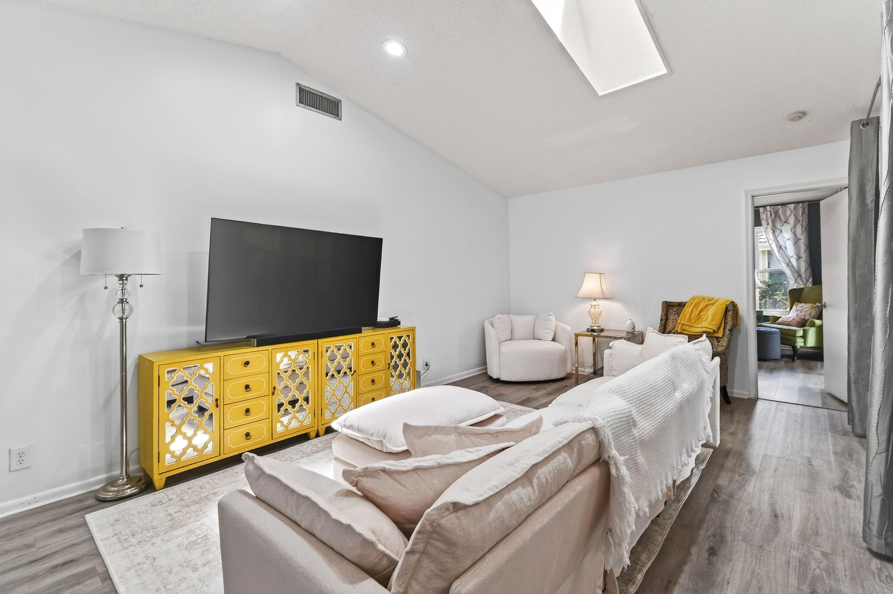 EASTPOINTE SUB 9 - Residential Lease