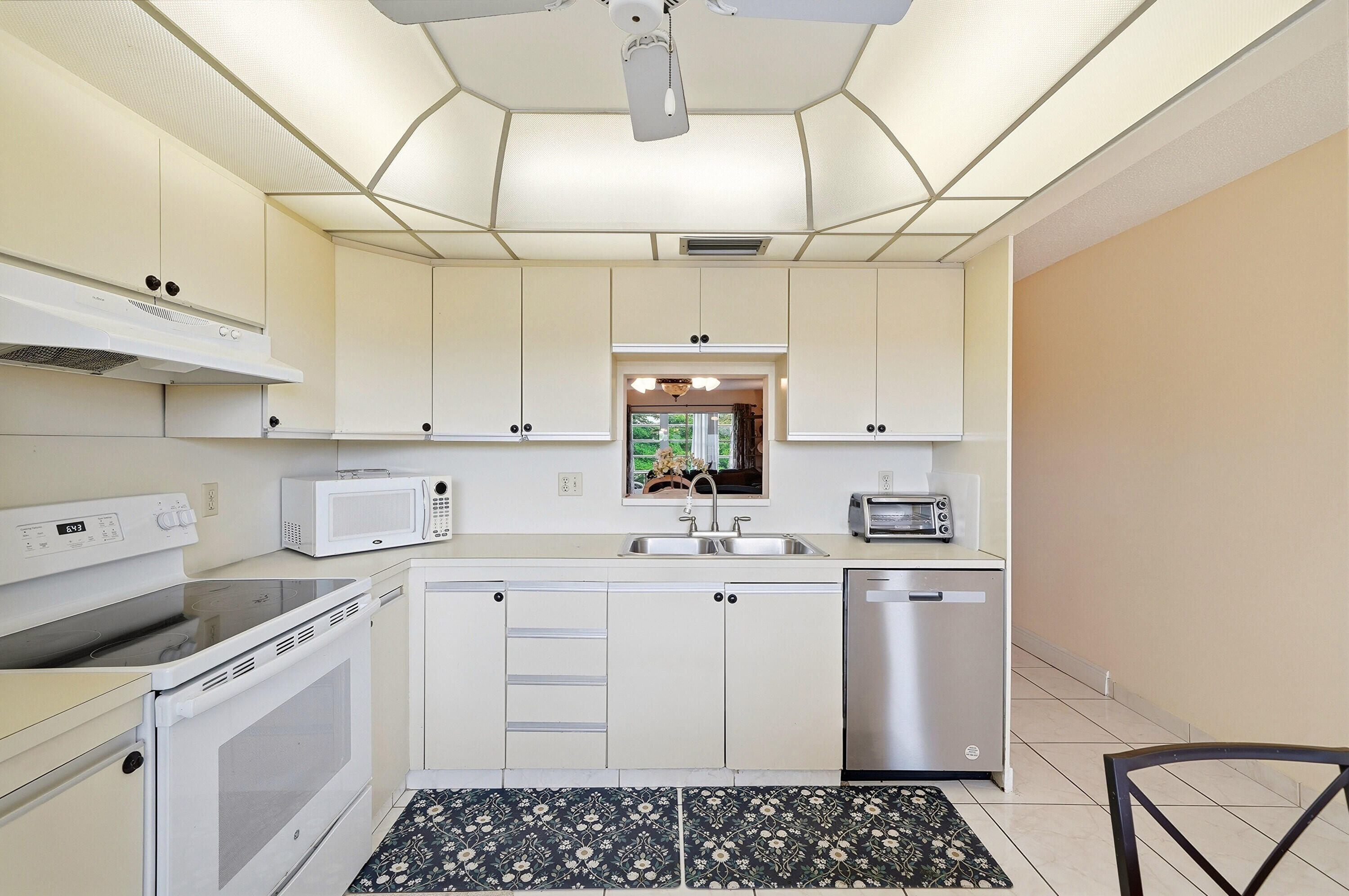DESIRABLE, TURNKEY/MOVE IN READY 2BEDROOM/2BATH IN  THE VERY WELL KNOWN PORTOFINO VILLAGE. NICE KITCHEN WITH LAMINATE FLOORS THROUGH-OUT. BEAUTIFUL GOLF VIEW FROM BALCONY.  WALK IN DISANCE TO THE NEAREST POOL. A MUST SEE!. ASSOC REQUIRES 20% DOWN & 1 OCCUP 55+