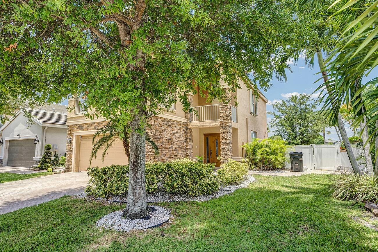 THOROUGHBRED LAKE ESTATES 2 - Residential