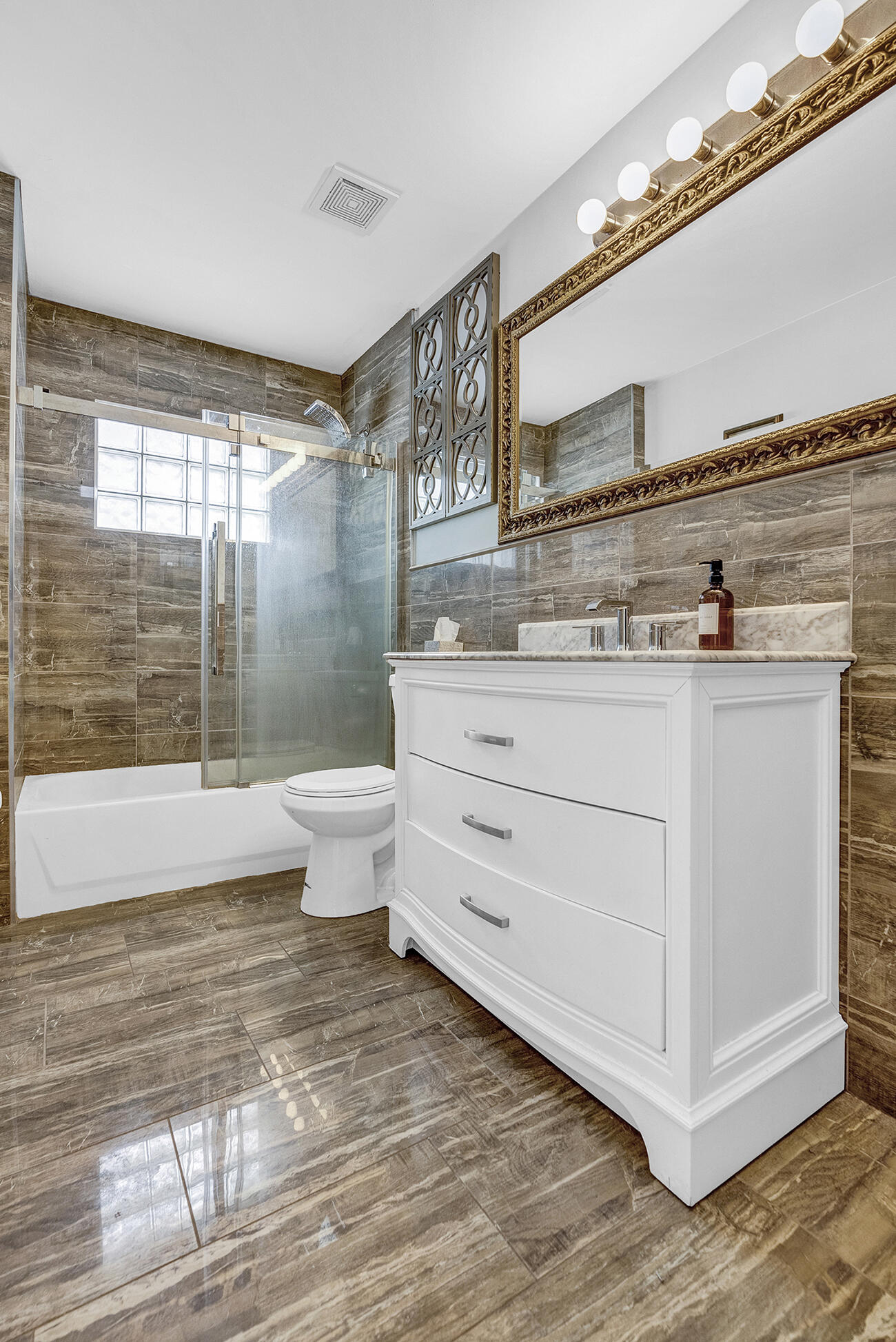 THOROUGHBRED LAKE ESTATES 2 - Residential