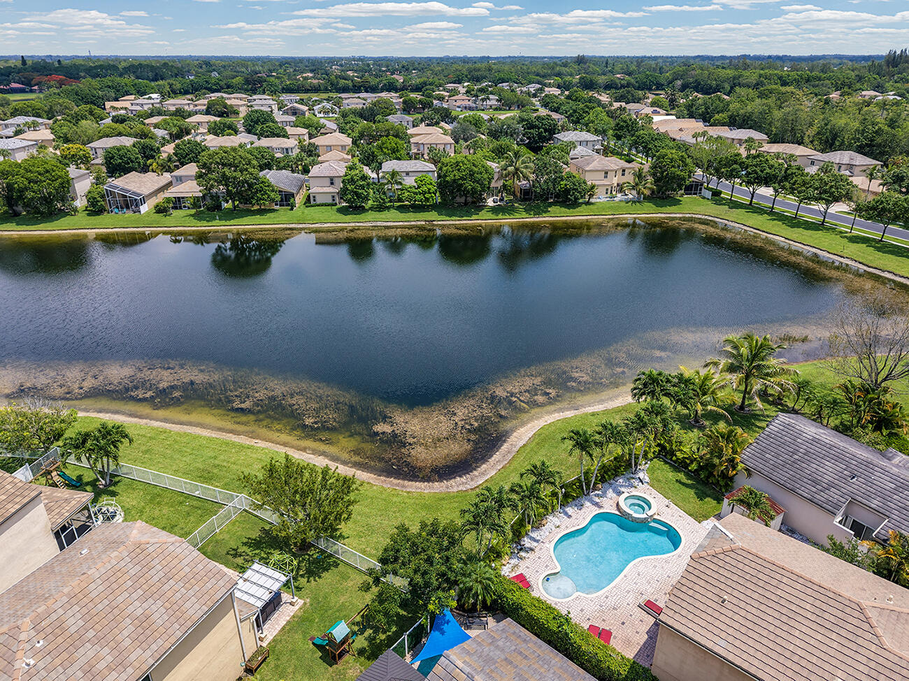 THOROUGHBRED LAKE ESTATES 2 - Residential