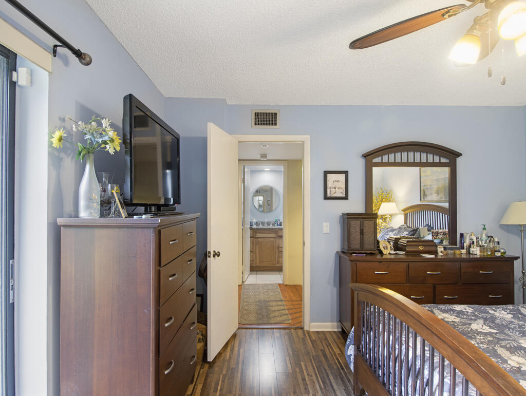 VILLAGE OF SANDALWOOD LAKES 1 - Residential