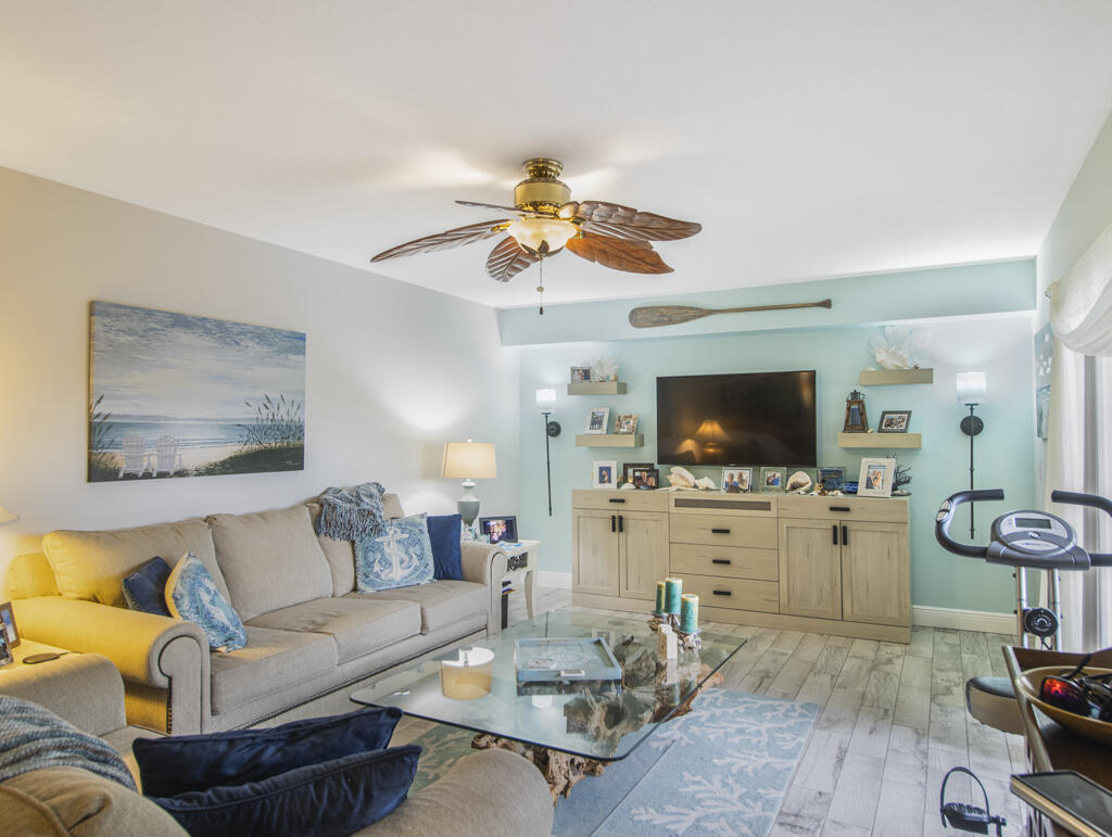 VILLAGE OF SANDALWOOD LAKES 1 - Residential