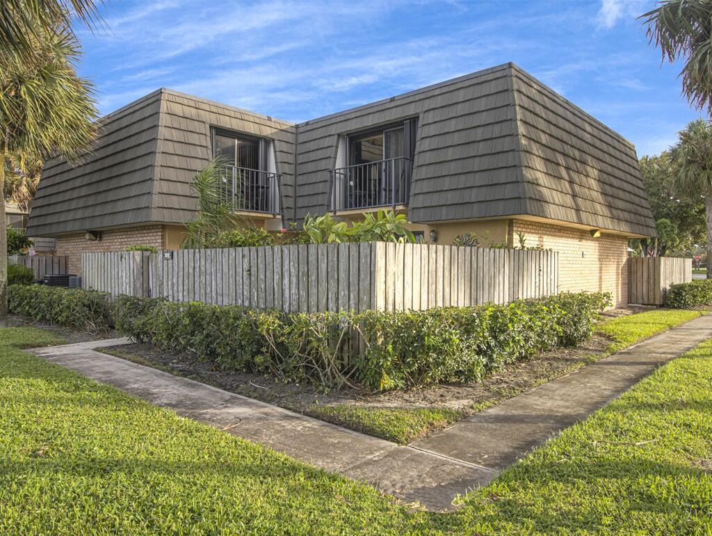 VILLAGE OF SANDALWOOD LAKES 1 - Residential