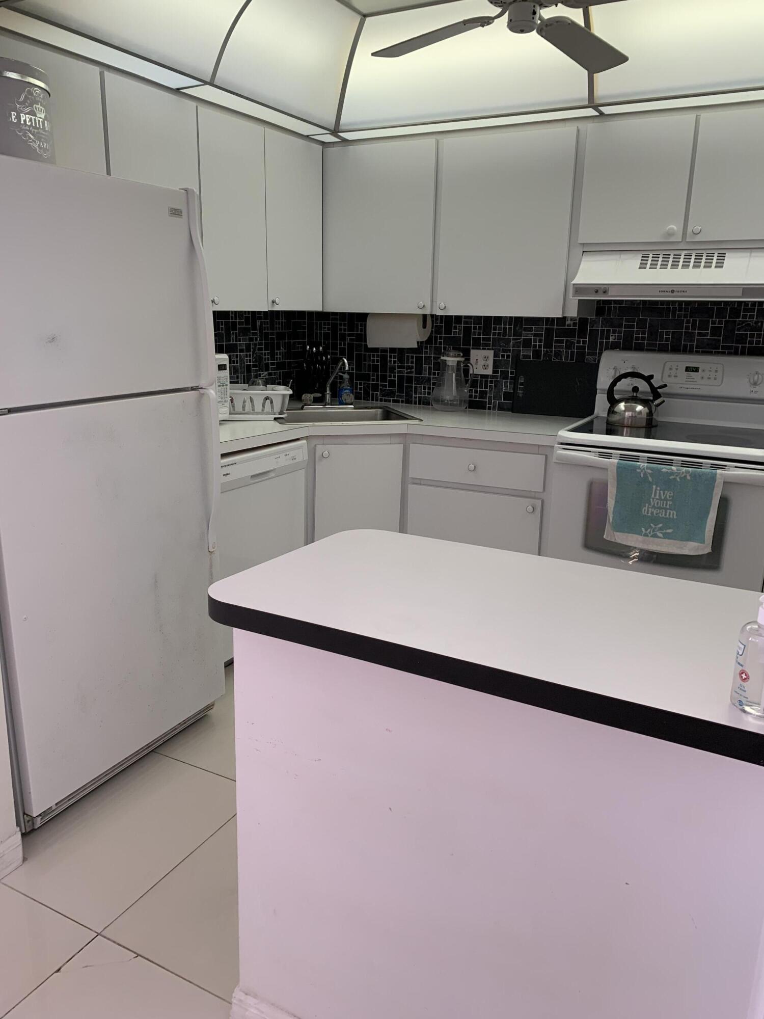 POMPANO BEACH CLUB NORTH CONDO - Residential Lease