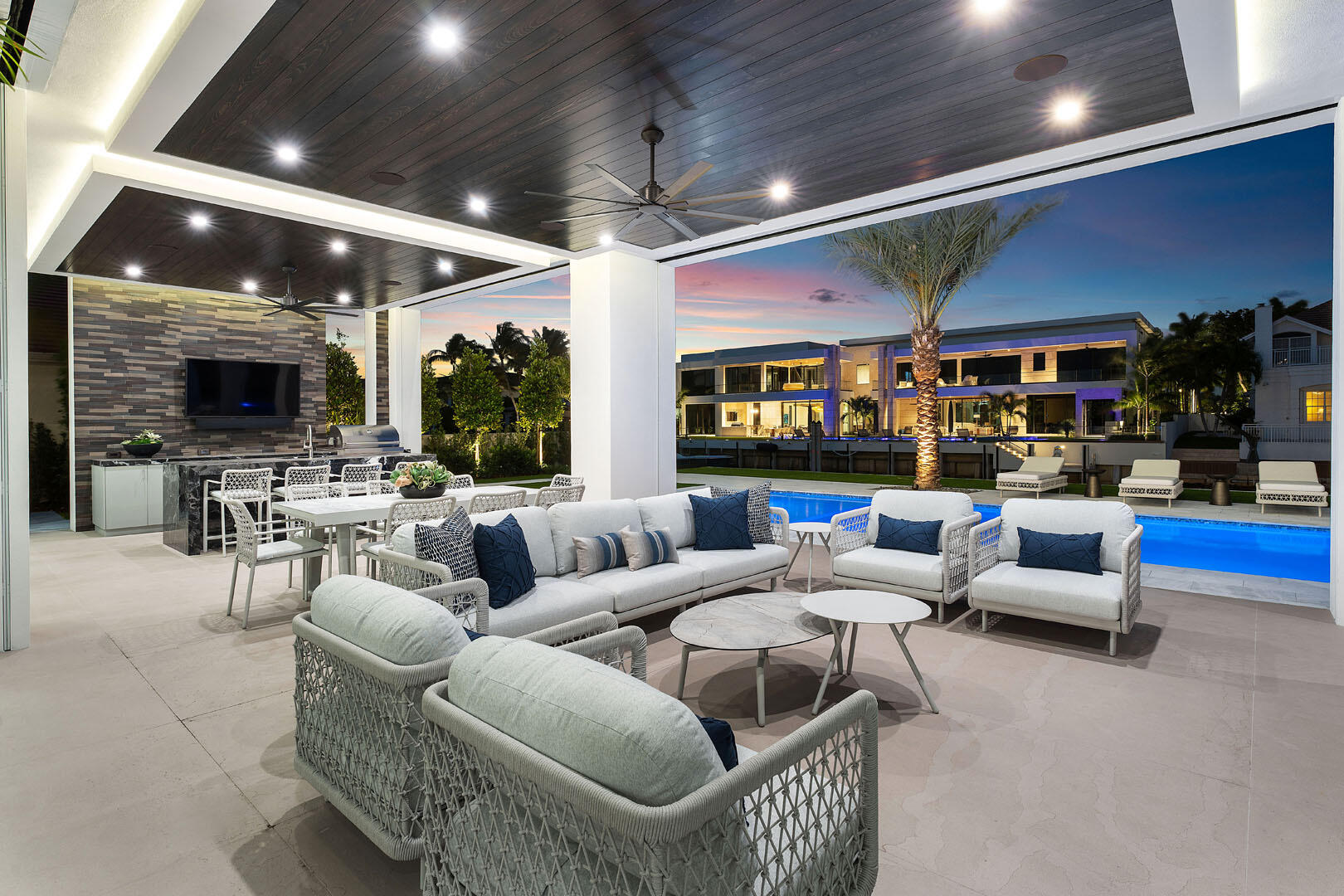 ROYAL PALM YACHT & COUNTRY CLUB - Residential