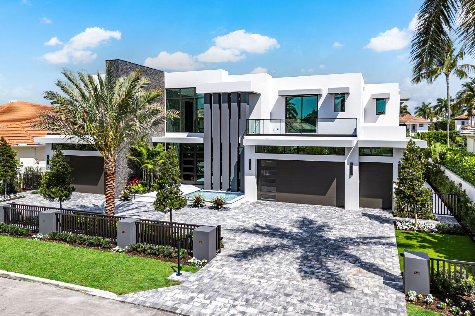 ROYAL PALM YACHT & COUNTRY CLUB - Residential