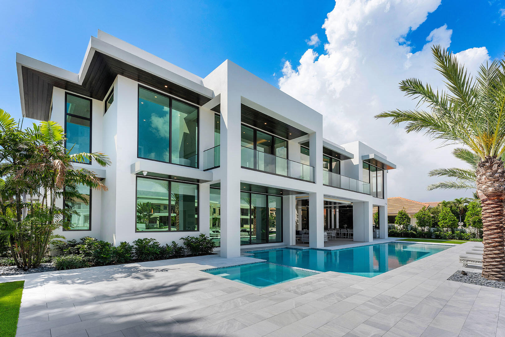 ROYAL PALM YACHT & COUNTRY CLUB - Residential