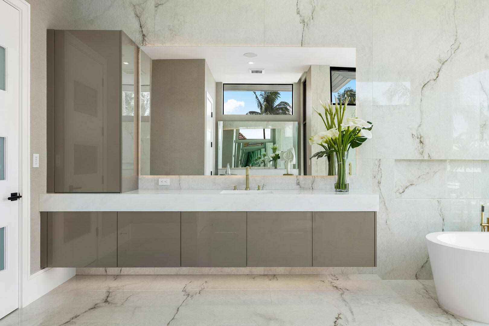 ROYAL PALM YACHT & COUNTRY CLUB - Residential