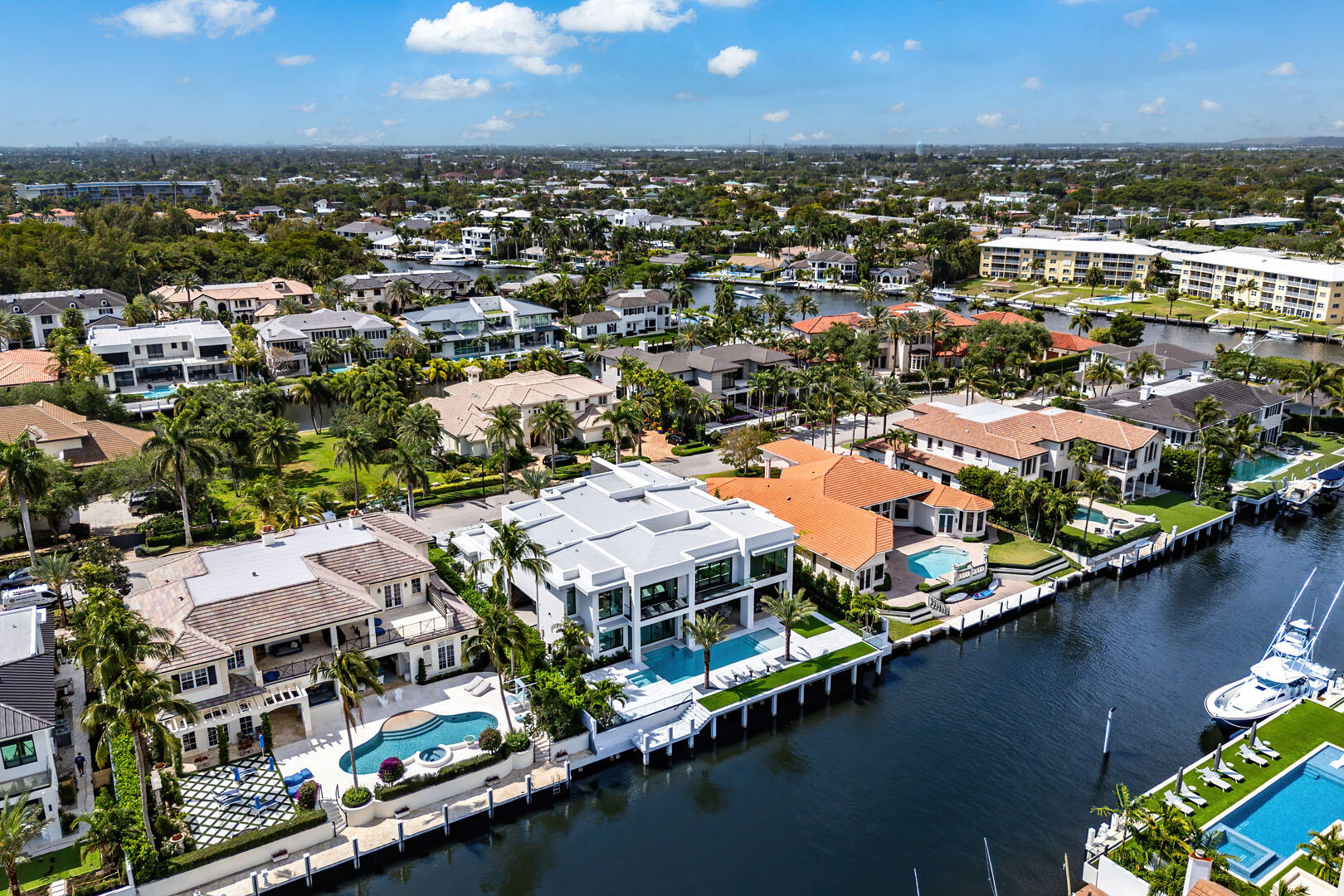 ROYAL PALM YACHT & COUNTRY CLUB - Residential