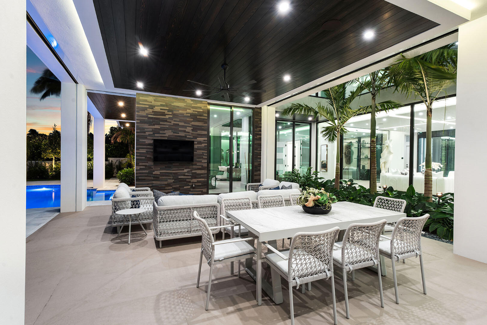 ROYAL PALM YACHT & COUNTRY CLUB - Residential