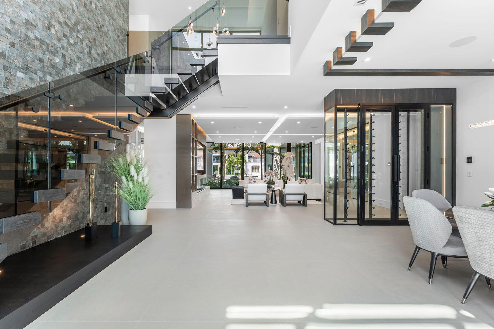 ROYAL PALM YACHT & COUNTRY CLUB - Residential
